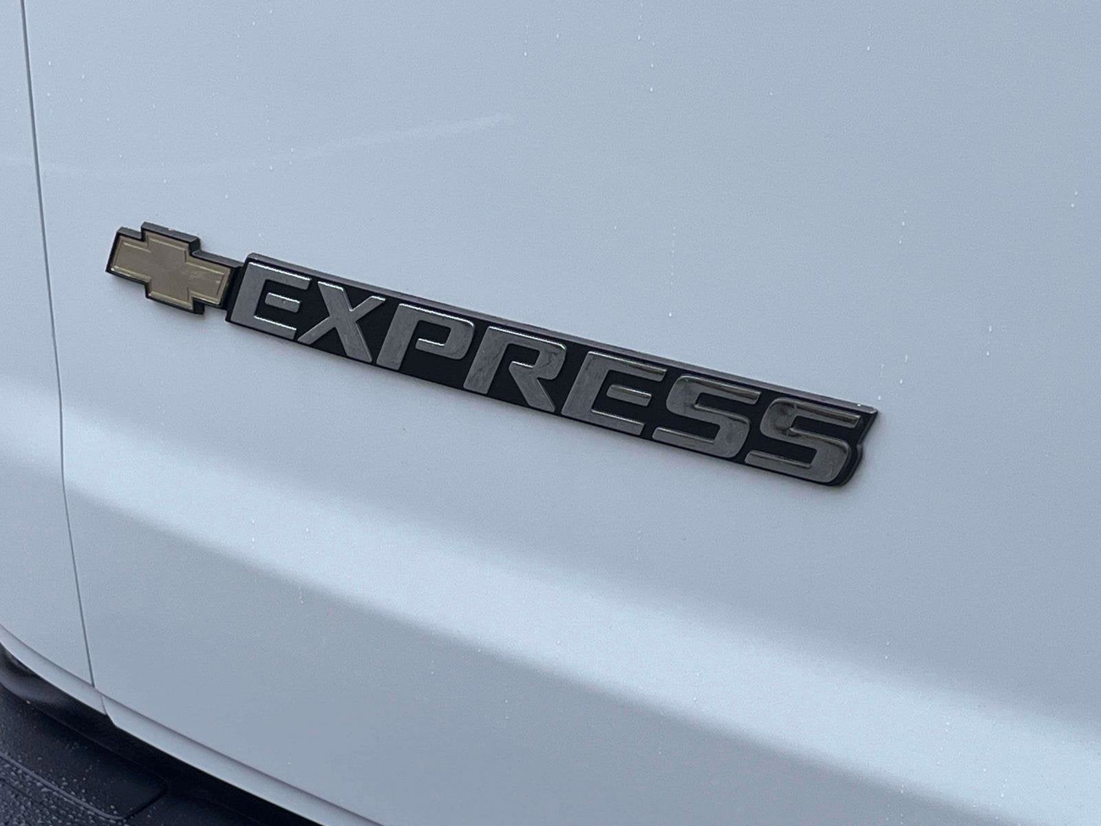 2024 Chevrolet Express Passenger 3500 1LS