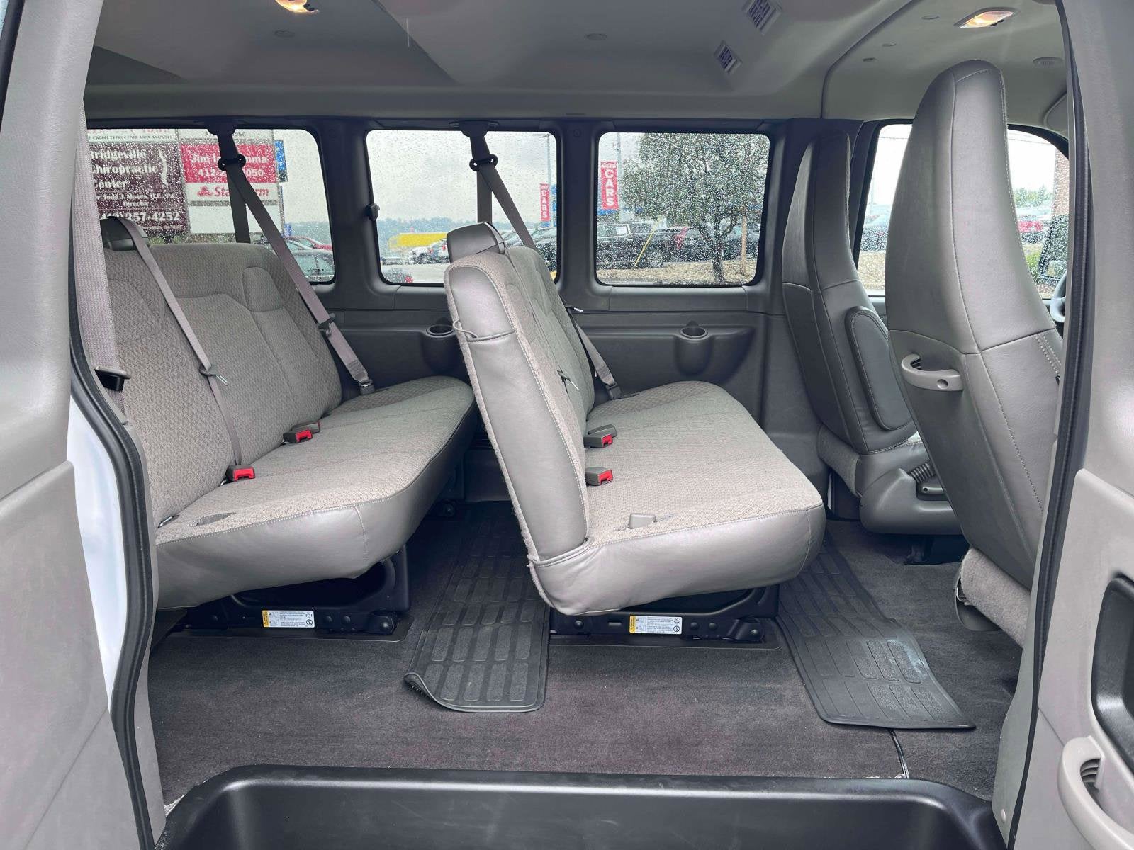 2024 Chevrolet Express Passenger 3500 1LS