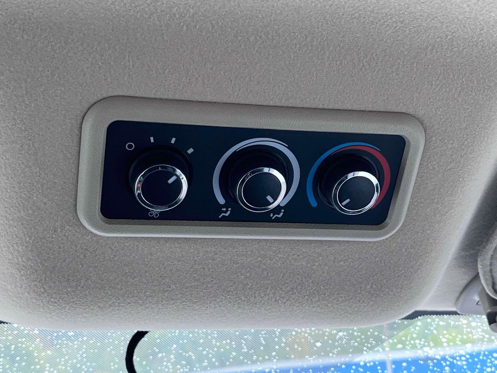 2024 Chevrolet Express Passenger 3500 1LS