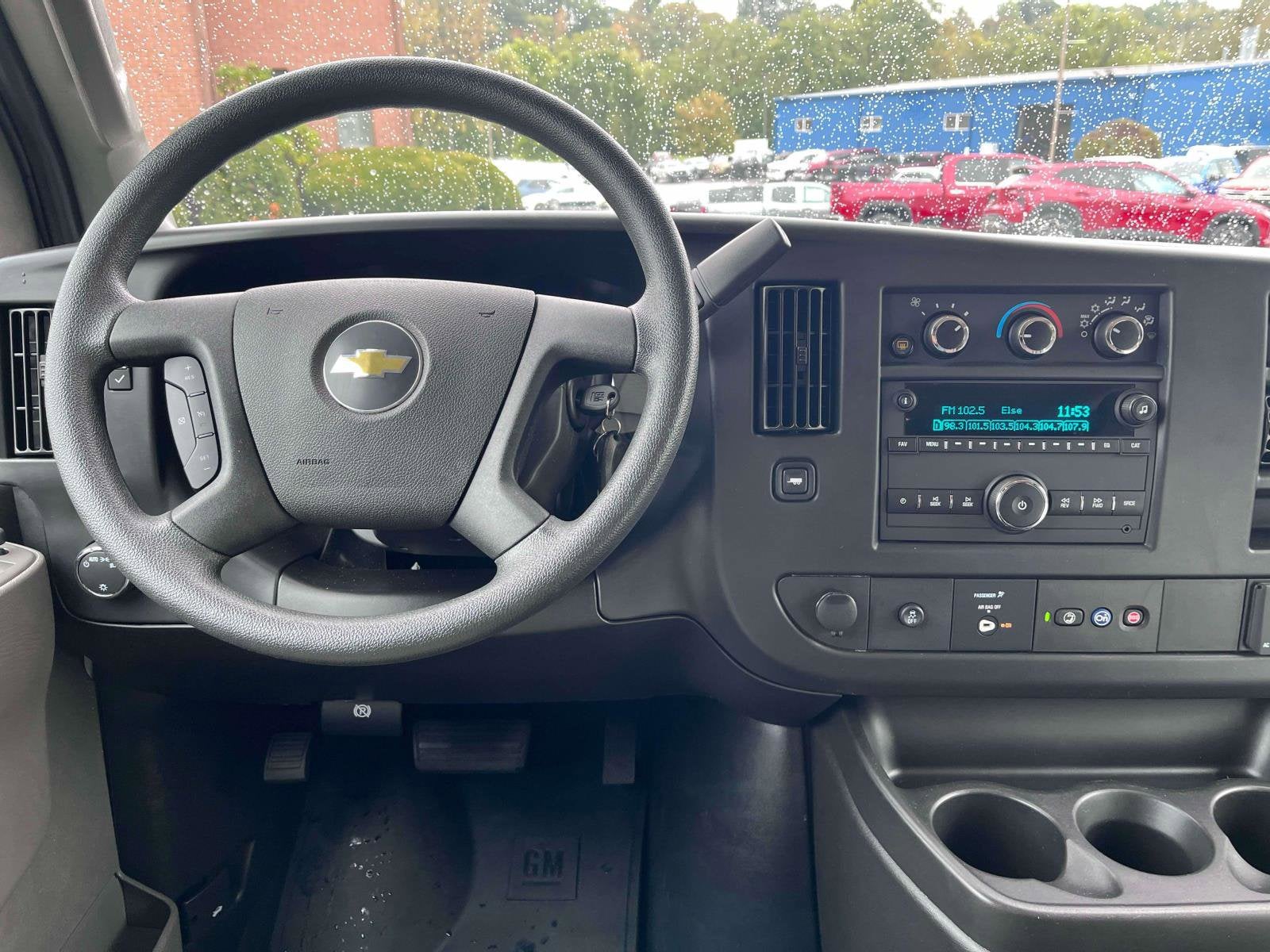 2024 Chevrolet Express Passenger 3500 1LS