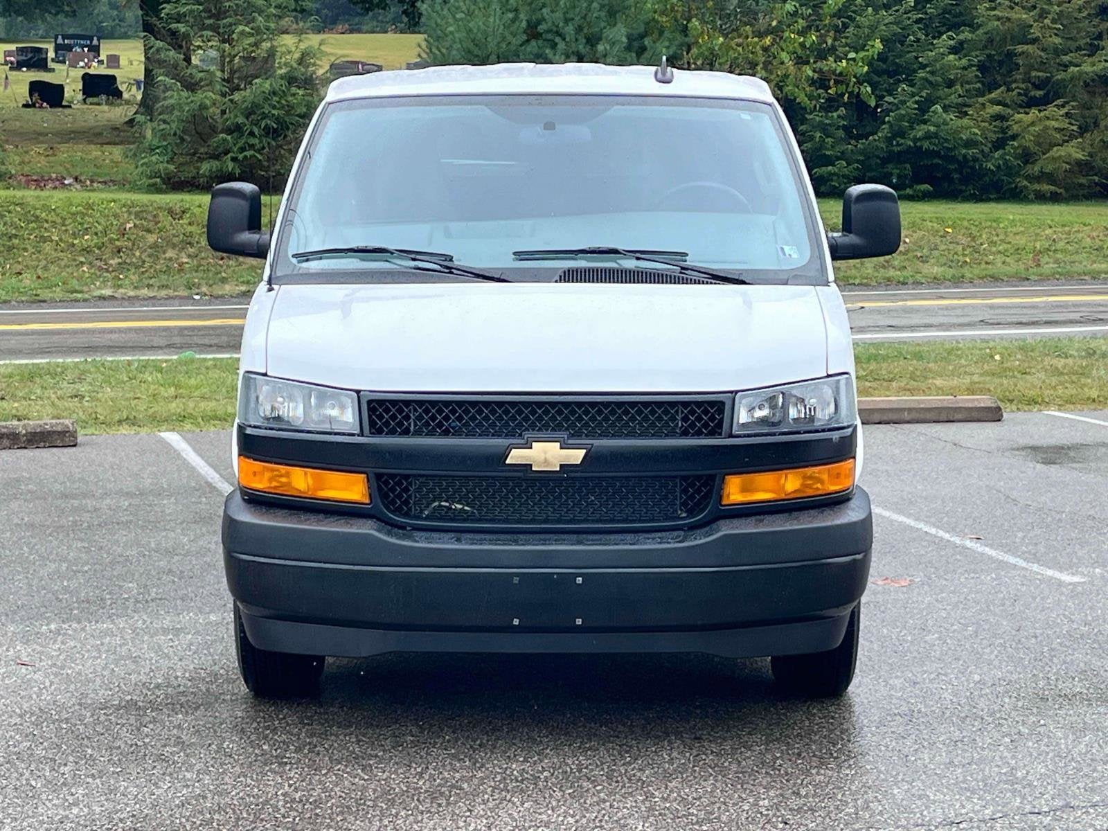2024 Chevrolet Express Passenger 3500 1LS