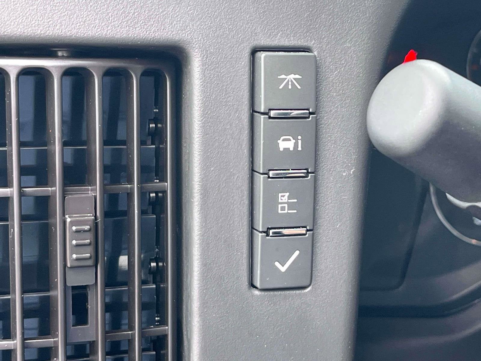 2024 Chevrolet Express Passenger 3500 1LS