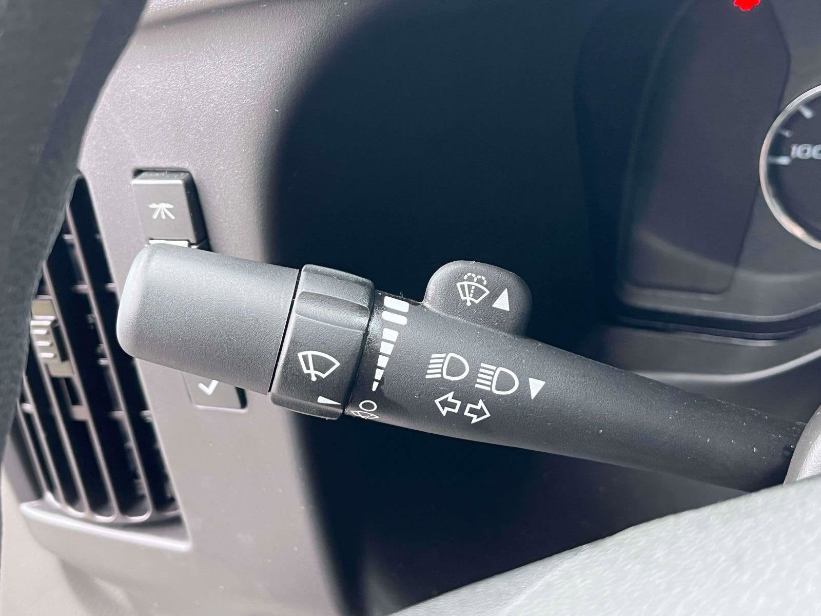 2024 Chevrolet Express Passenger 3500 1LS