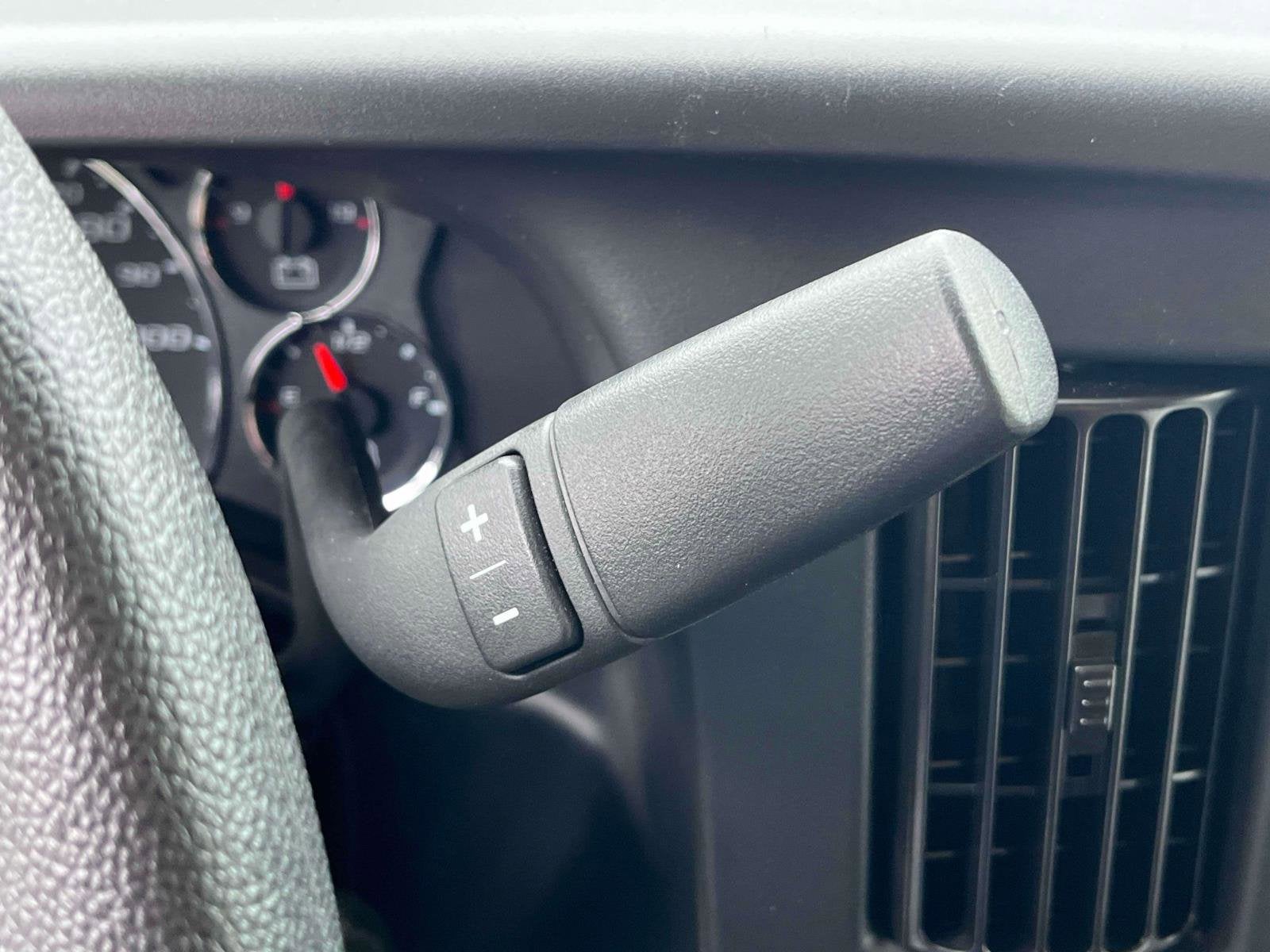 2024 Chevrolet Express Passenger 3500 1LS