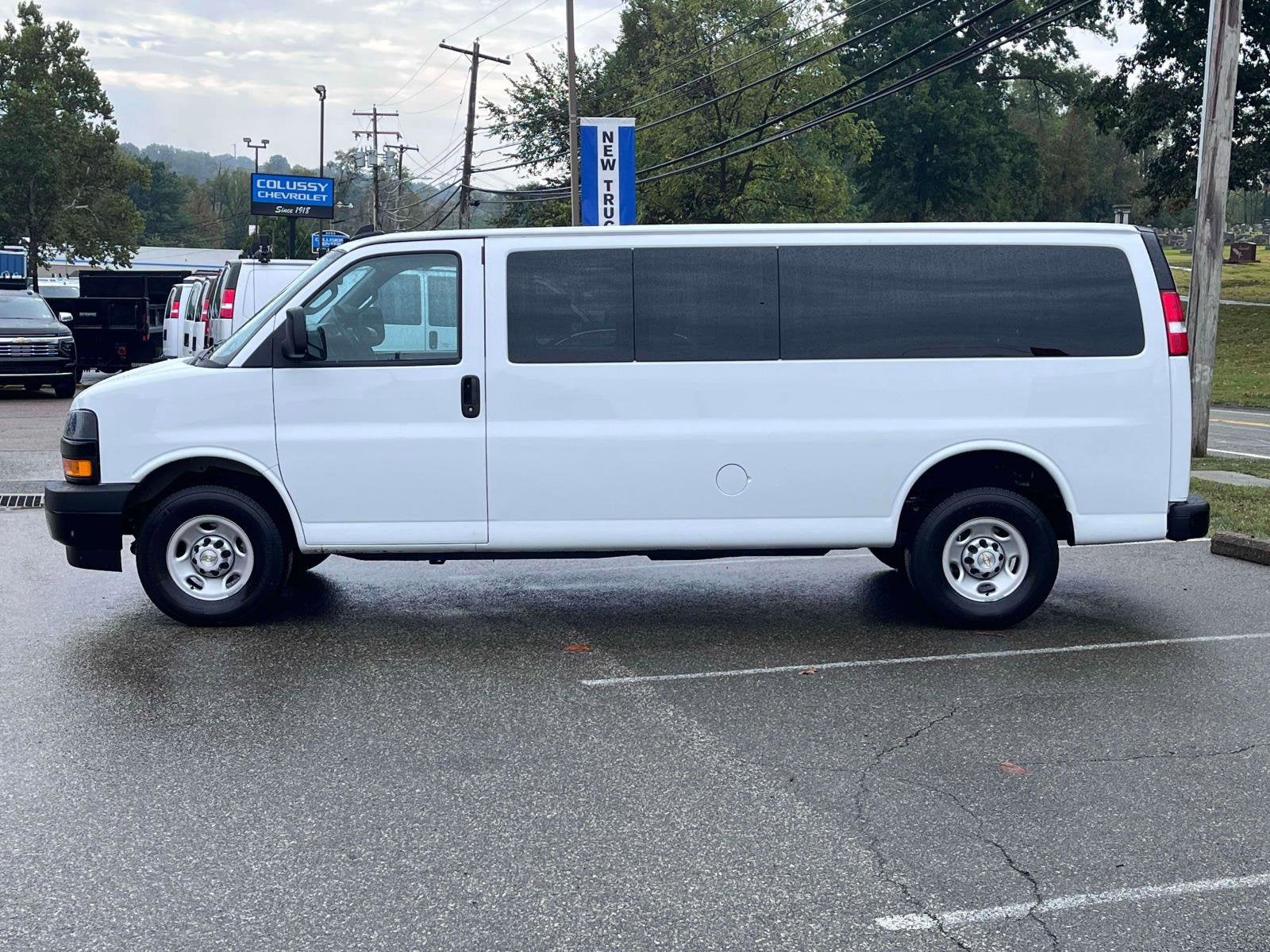 2024 Chevrolet Express Passenger 3500 1LS