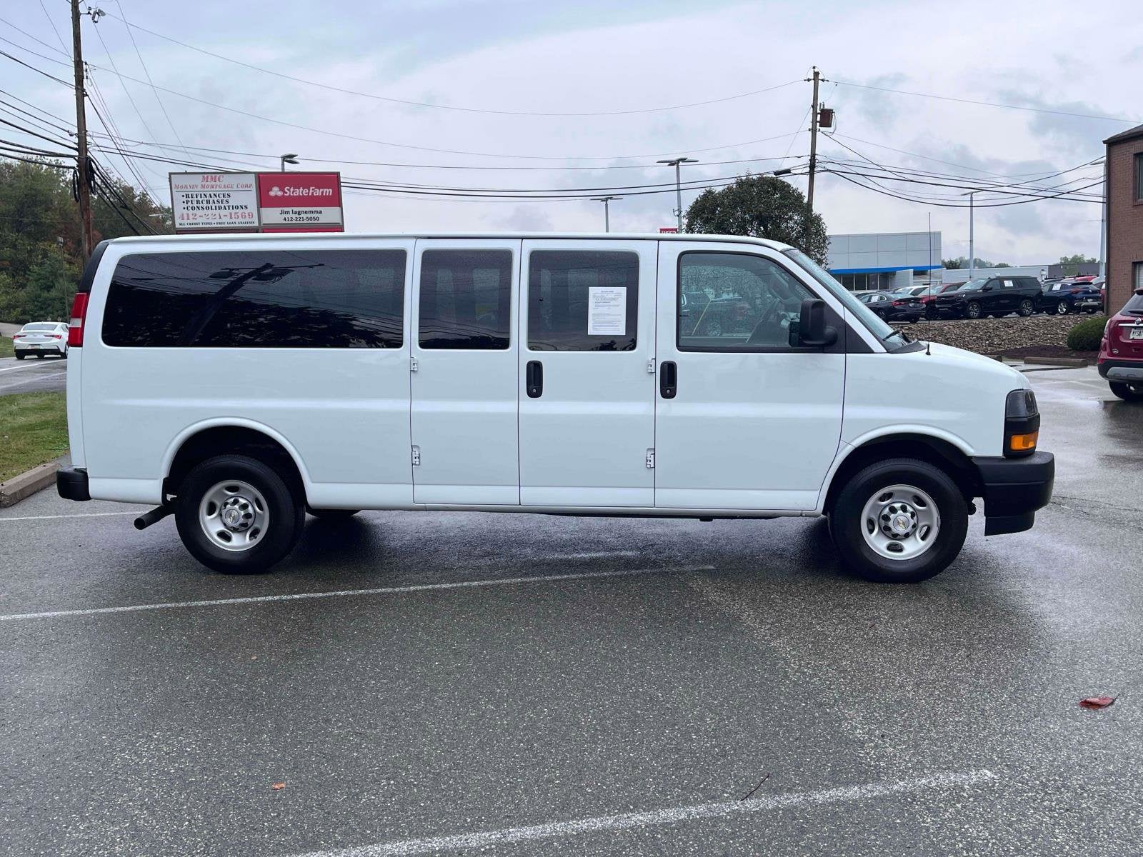 2024 Chevrolet Express Passenger 3500 1LS