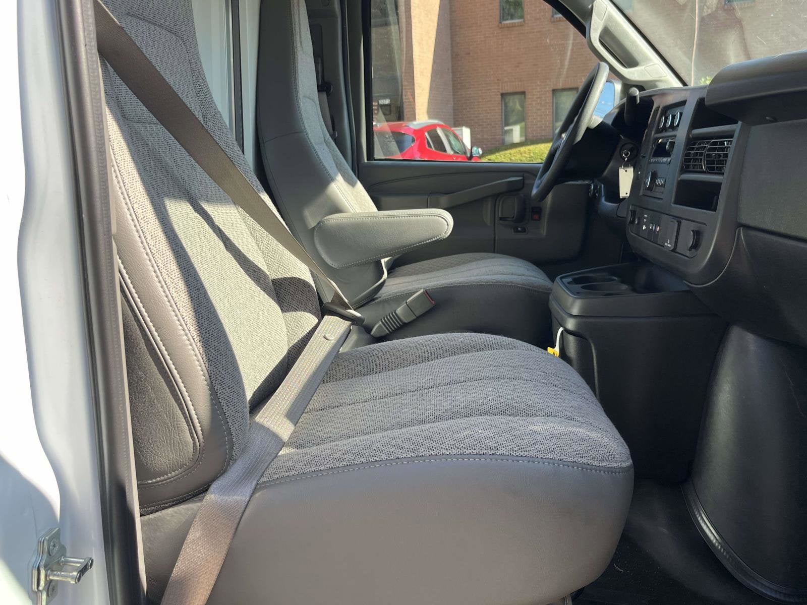 2025 Chevrolet Express Cutaway 3500 1WT