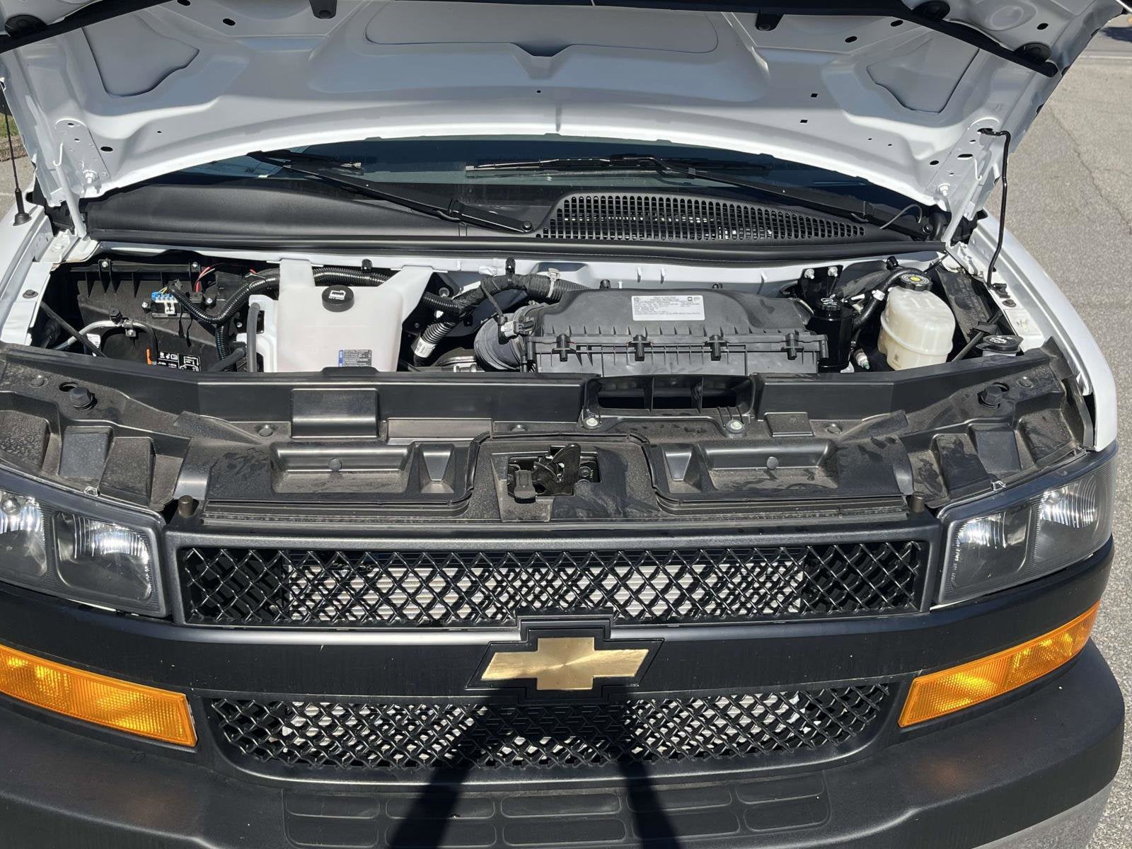 2025 Chevrolet Express Cutaway 3500 1WT