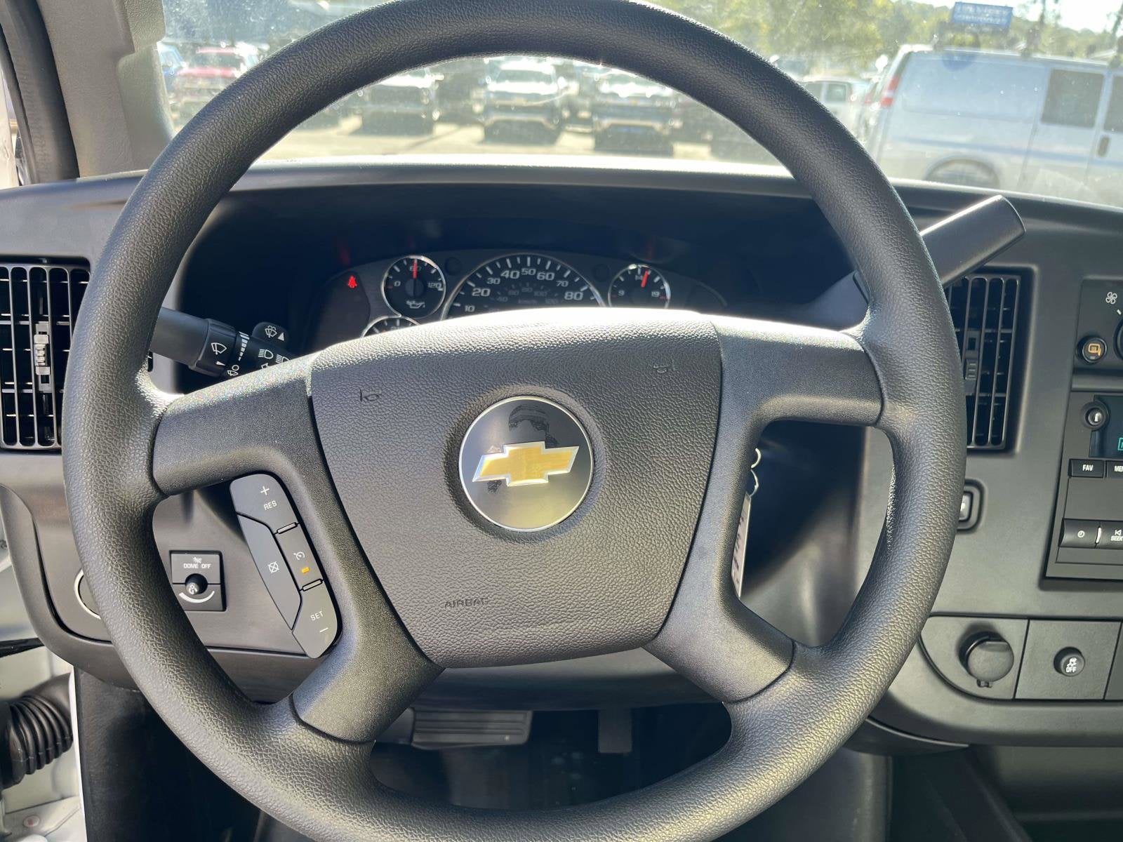 2025 Chevrolet Express Cutaway 3500 1WT