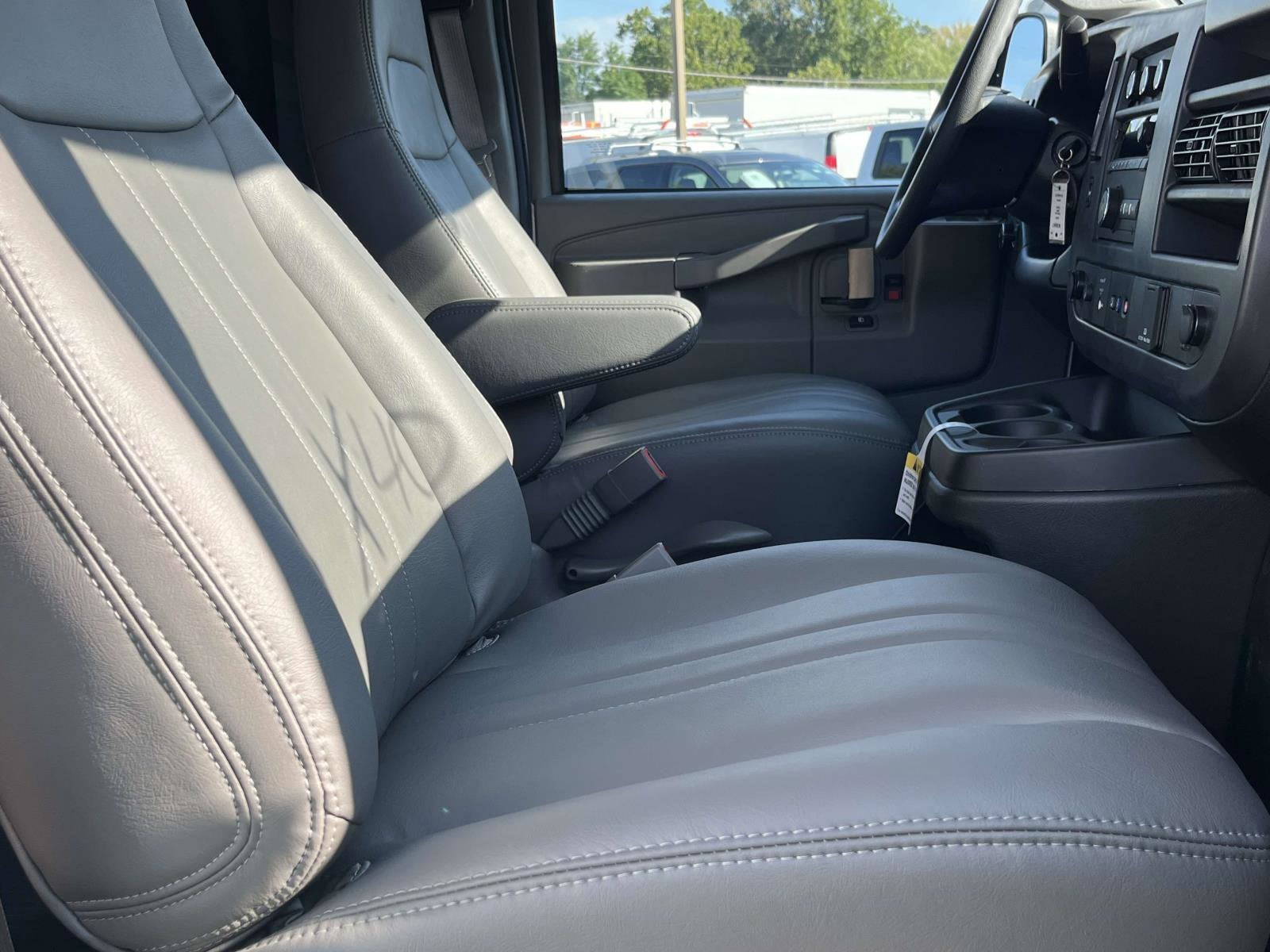 2025 Chevrolet Express Cargo 2500 WT