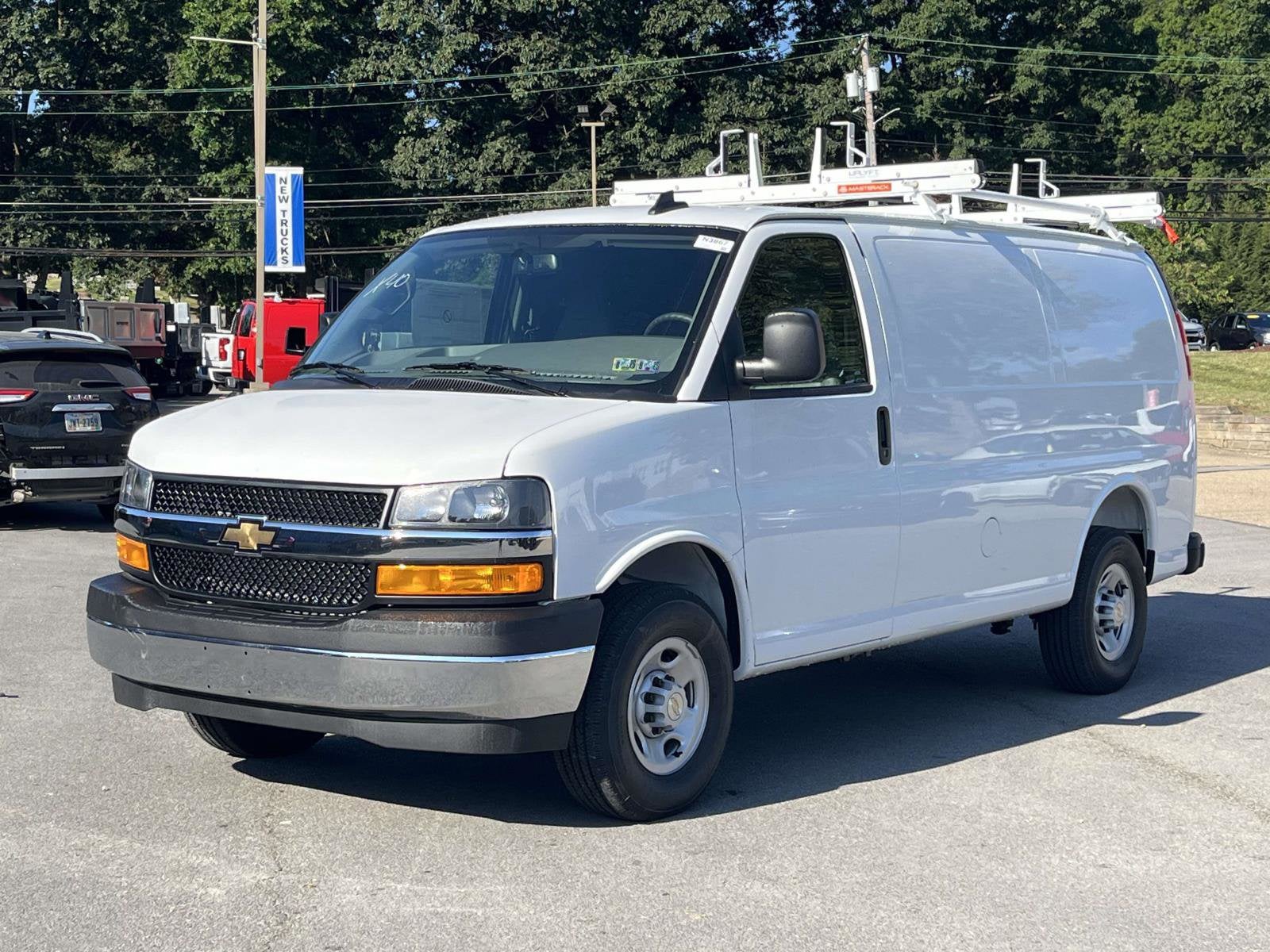 2025 Chevrolet Express Cargo 2500 WT