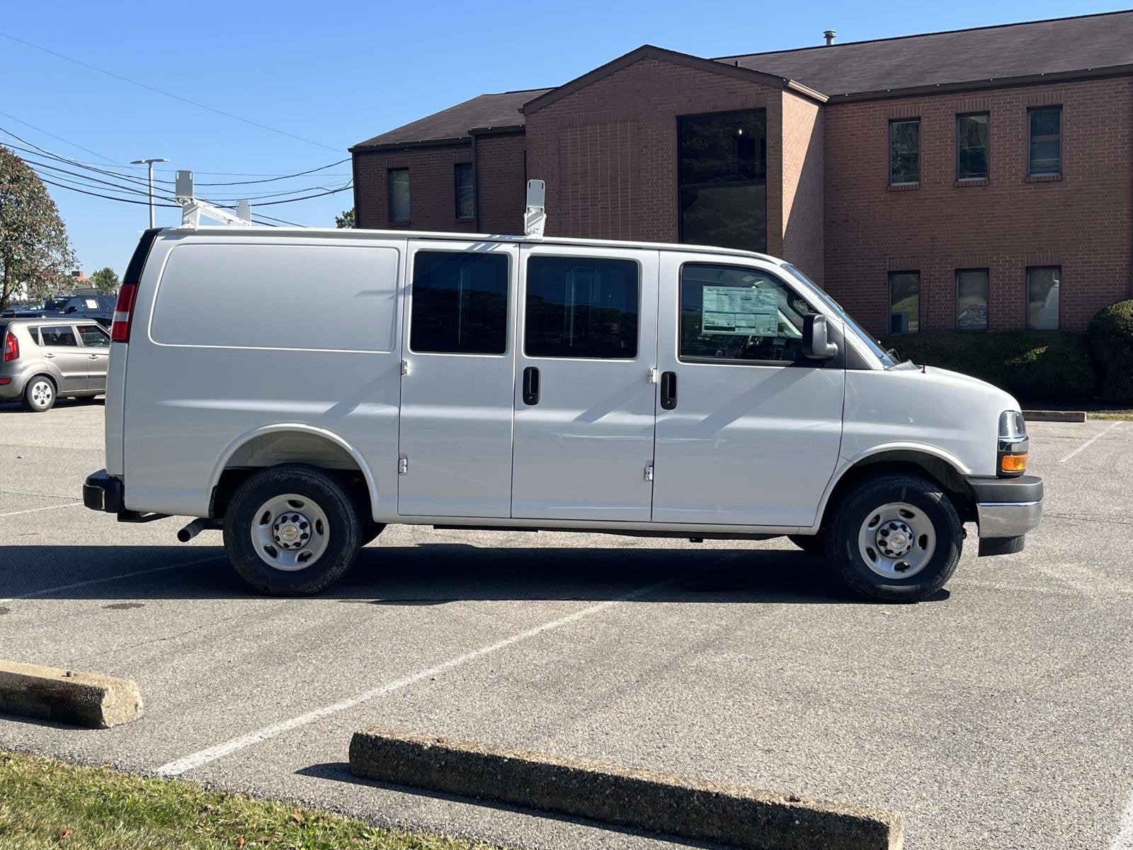 2025 Chevrolet Express Cargo 2500 WT