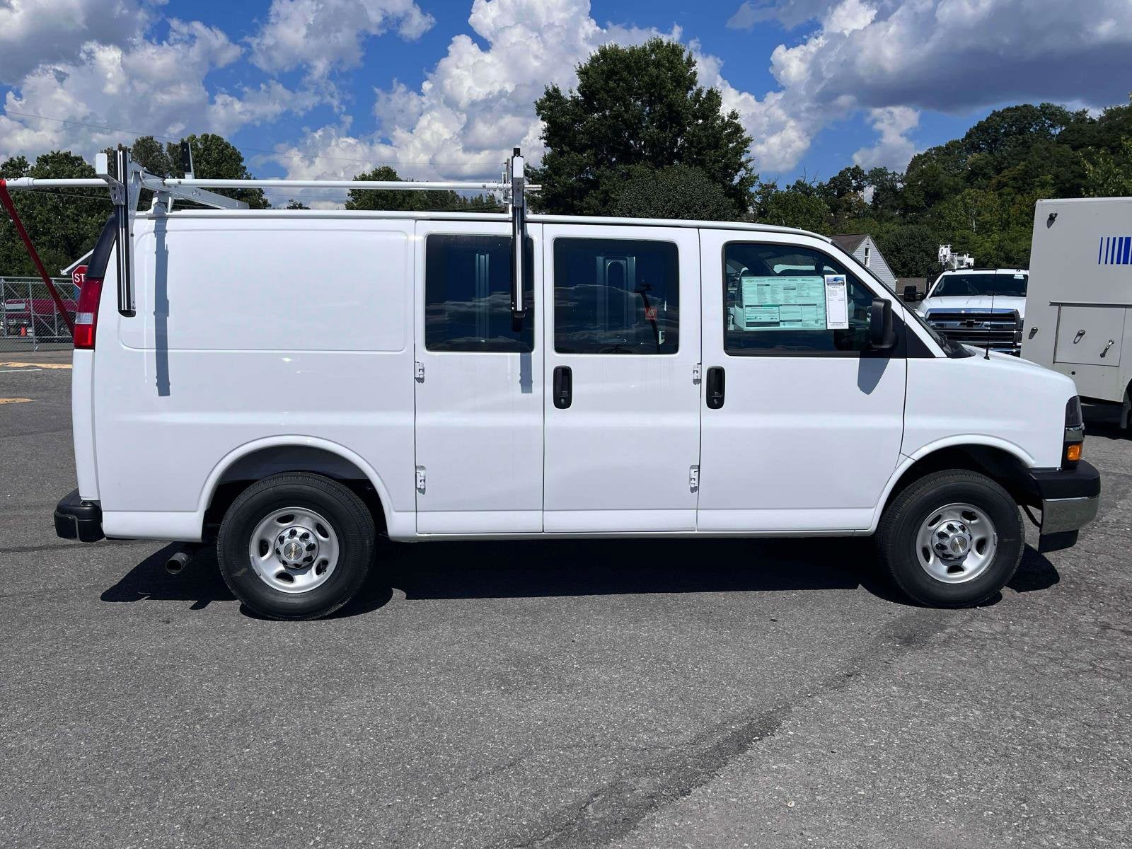 2025 Chevrolet Express Cargo 2500 WT