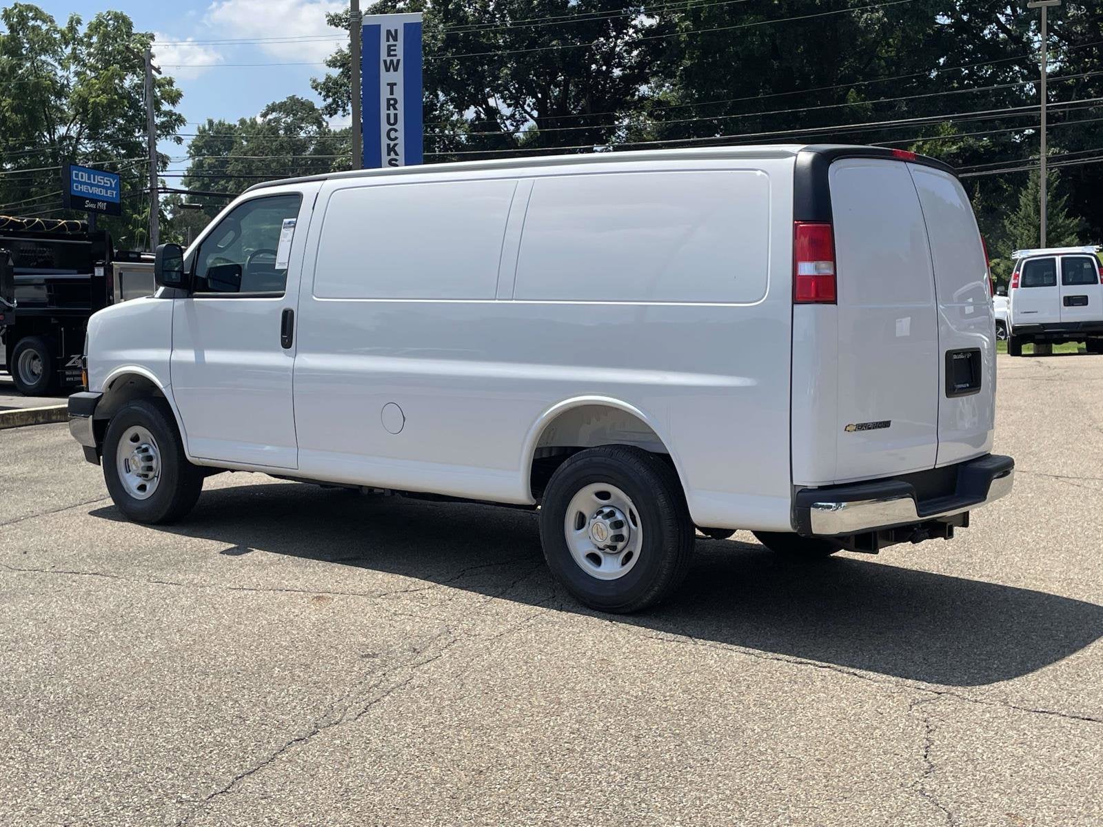 2025 Chevrolet Express Cargo 2500 WT