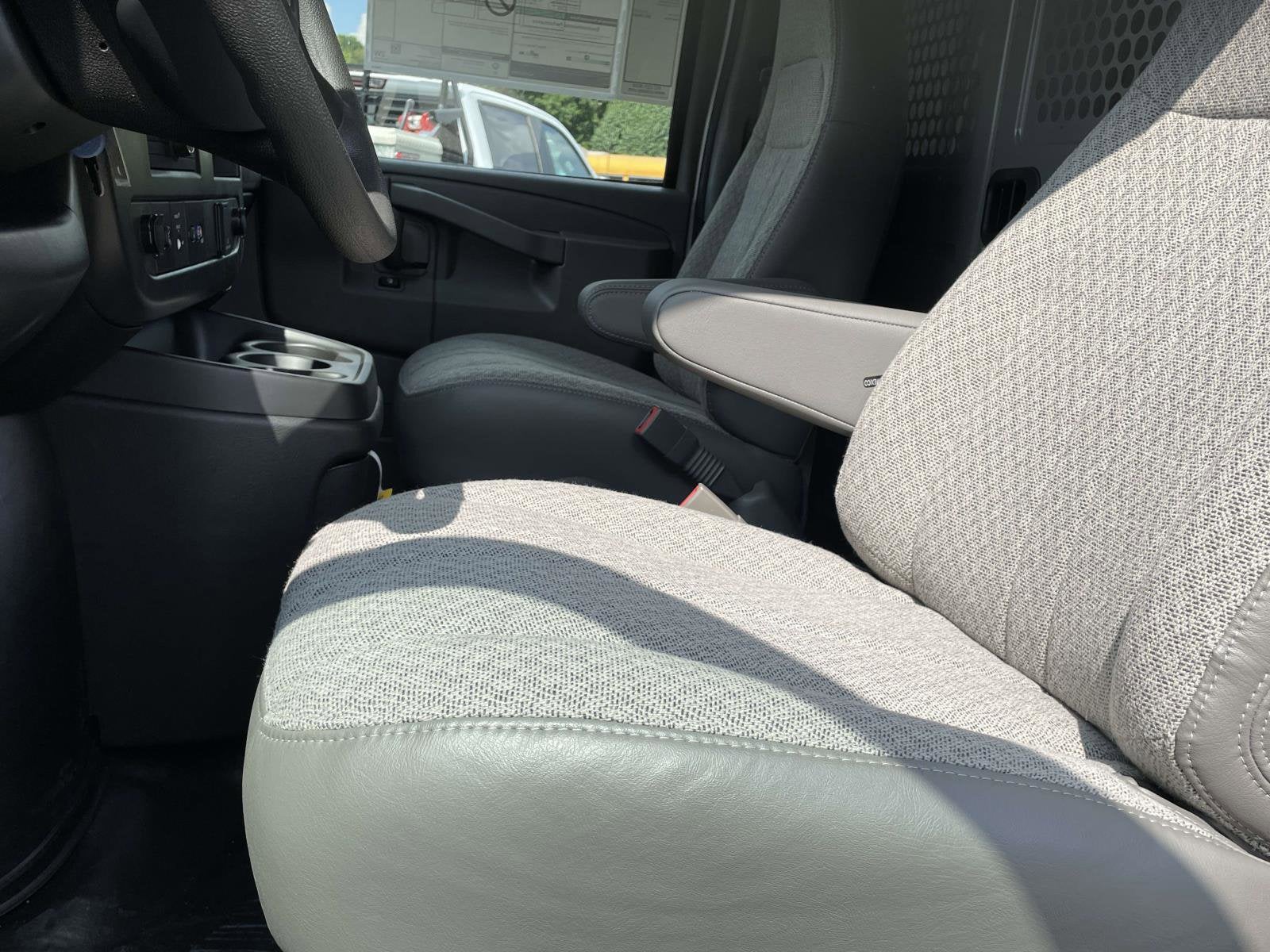 2025 Chevrolet Express Cargo 2500 WT