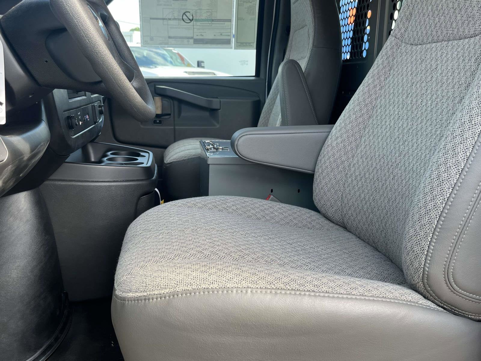 2025 Chevrolet Express Cargo 2500 WT