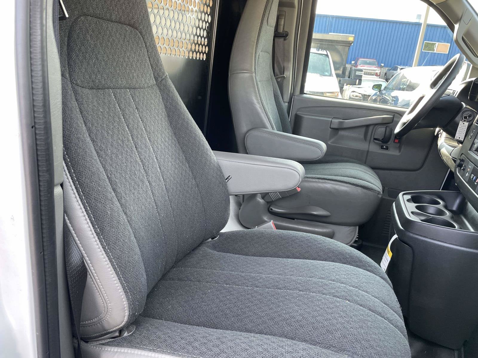 2025 Chevrolet Express Cargo WT