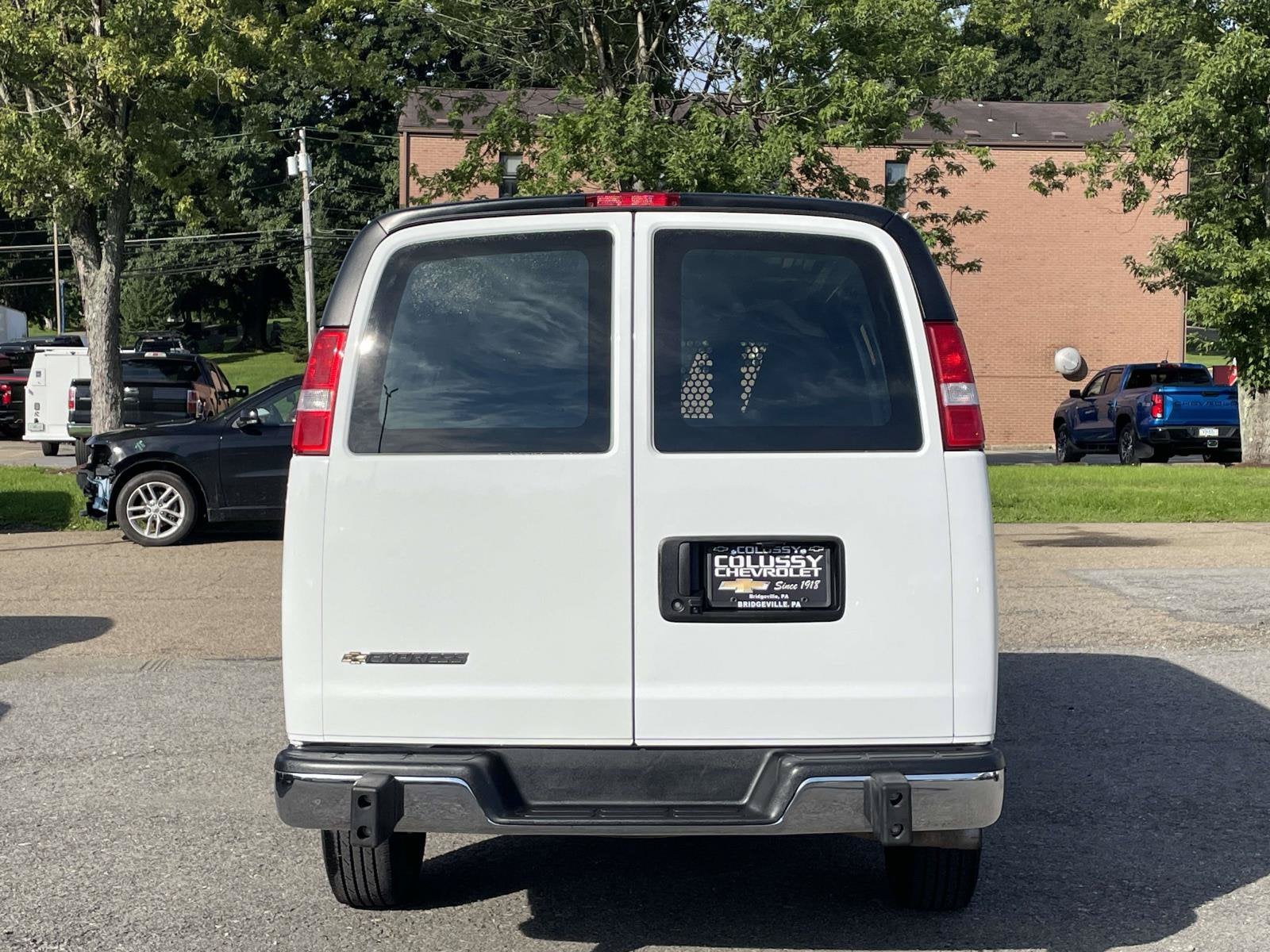2025 Chevrolet Express Cargo WT