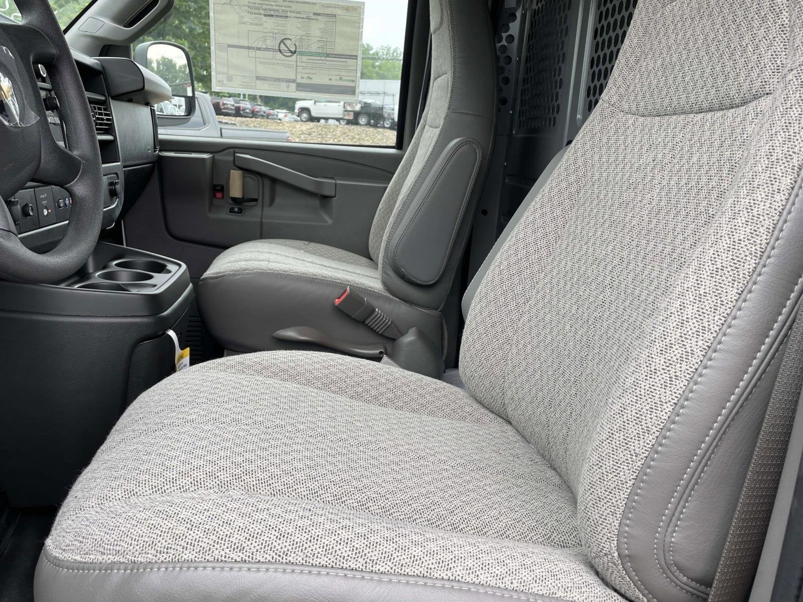 2025 Chevrolet Express Cargo 2500 WT