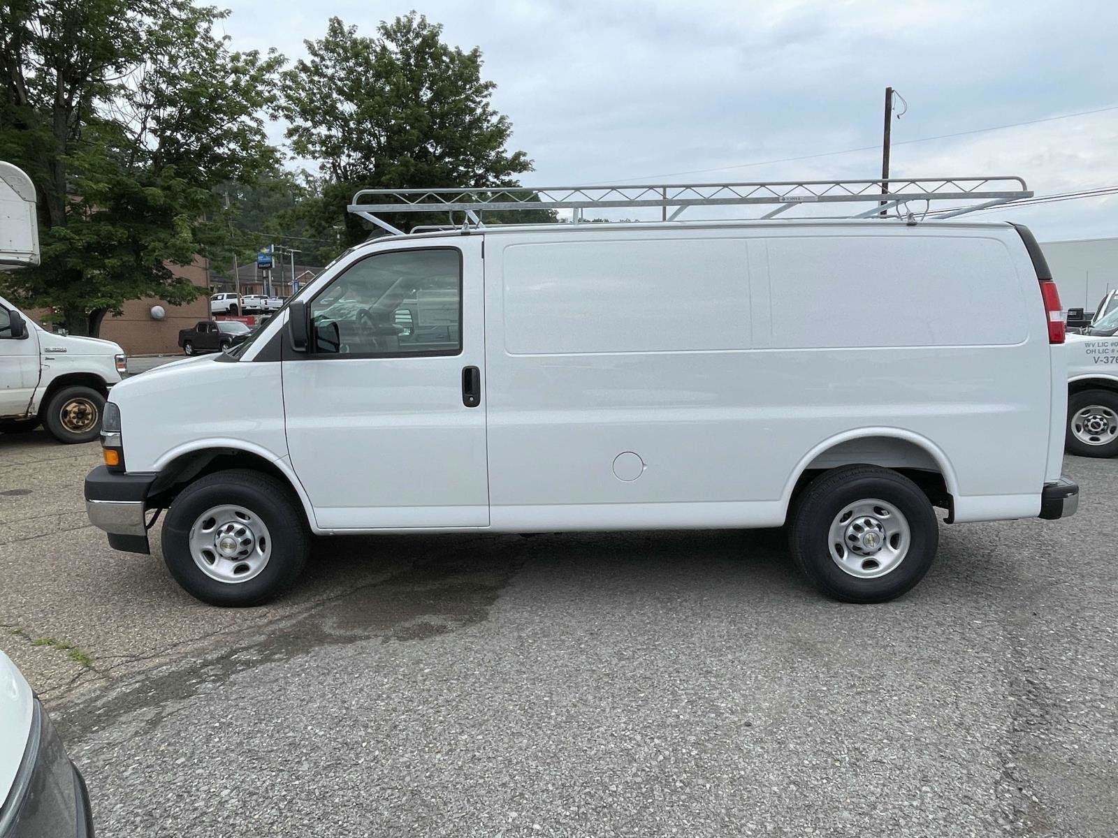 2025 Chevrolet Express Cargo 2500 WT