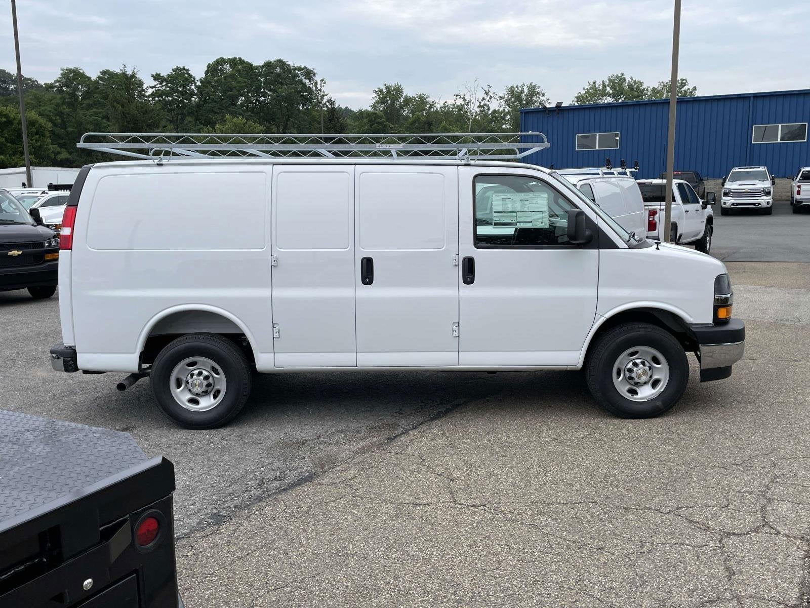 2025 Chevrolet Express Cargo 2500 WT