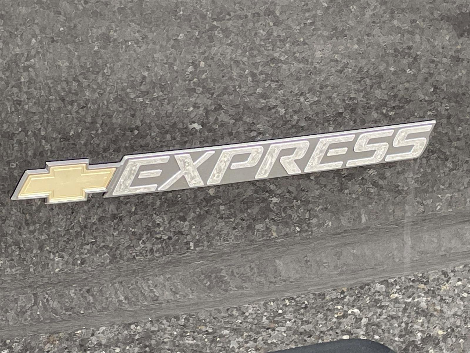 2025 Chevrolet Express Cargo 3500 WT