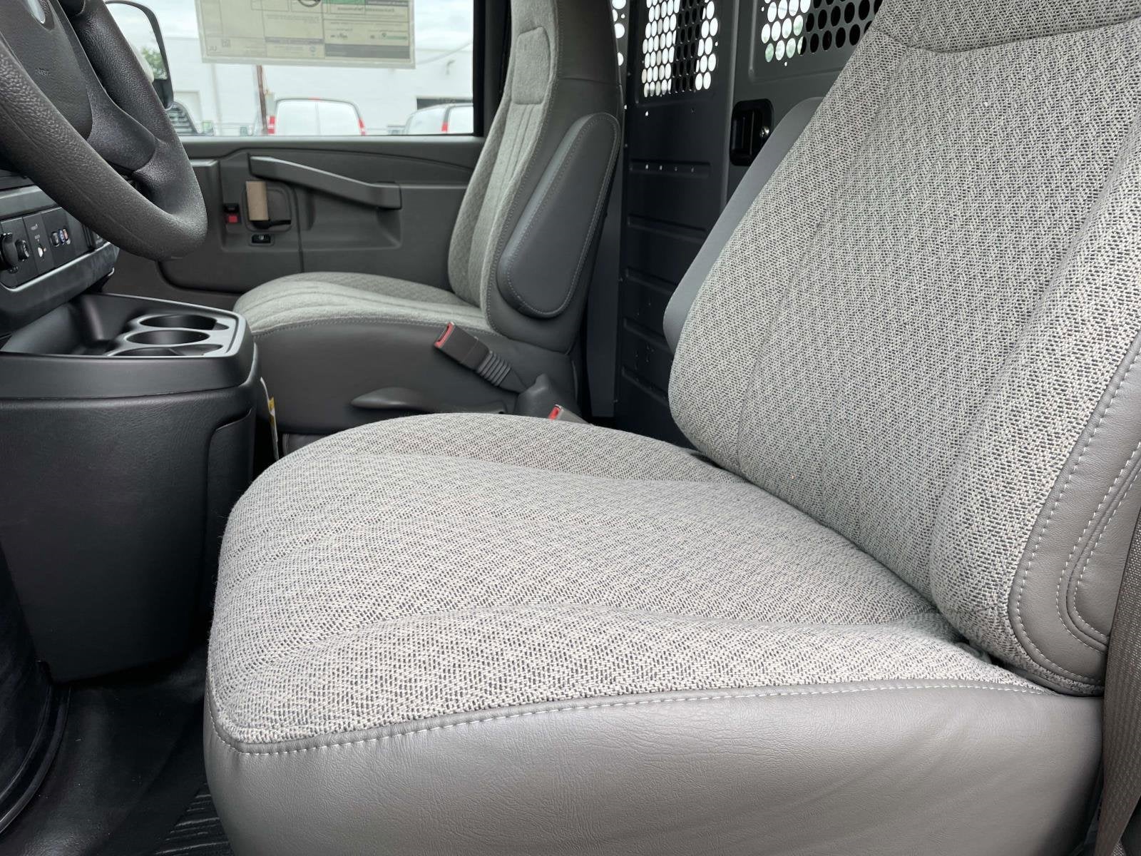 2025 Chevrolet Express Cargo 3500 WT