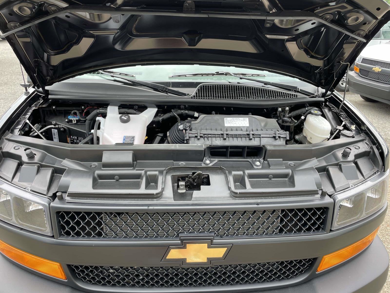 2025 Chevrolet Express Cargo 3500 WT