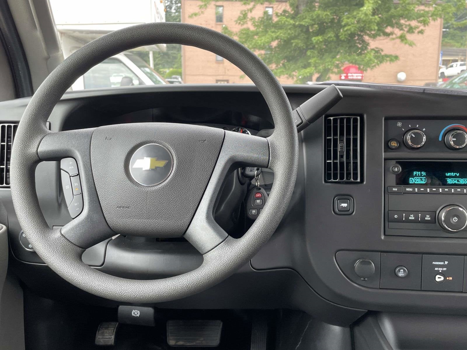 2025 Chevrolet Express Cargo 3500 WT