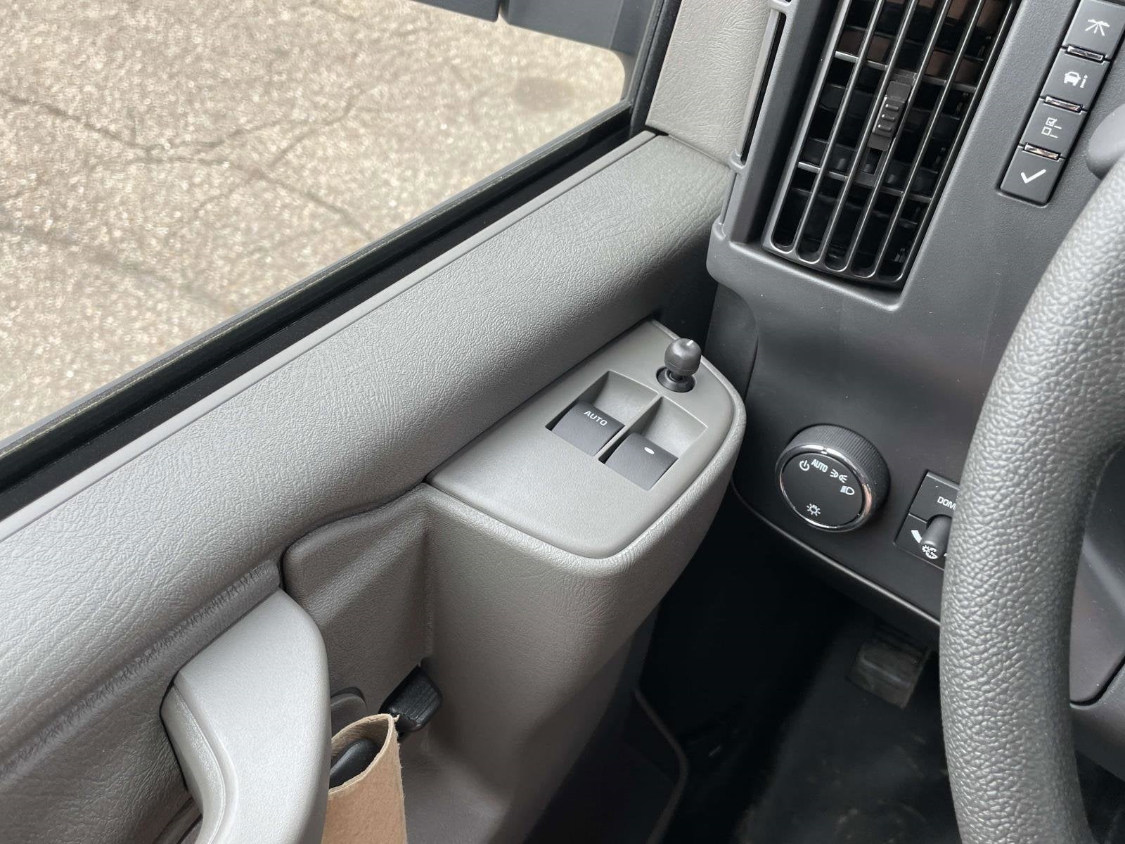 2025 Chevrolet Express Cargo 3500 WT