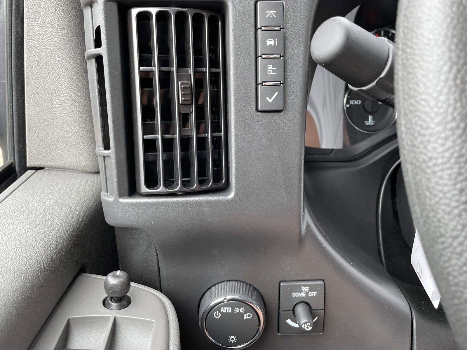 2025 Chevrolet Express Cargo 3500 WT