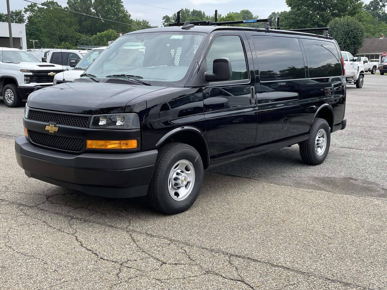 2025 Chevrolet Express Cargo 3500 WT