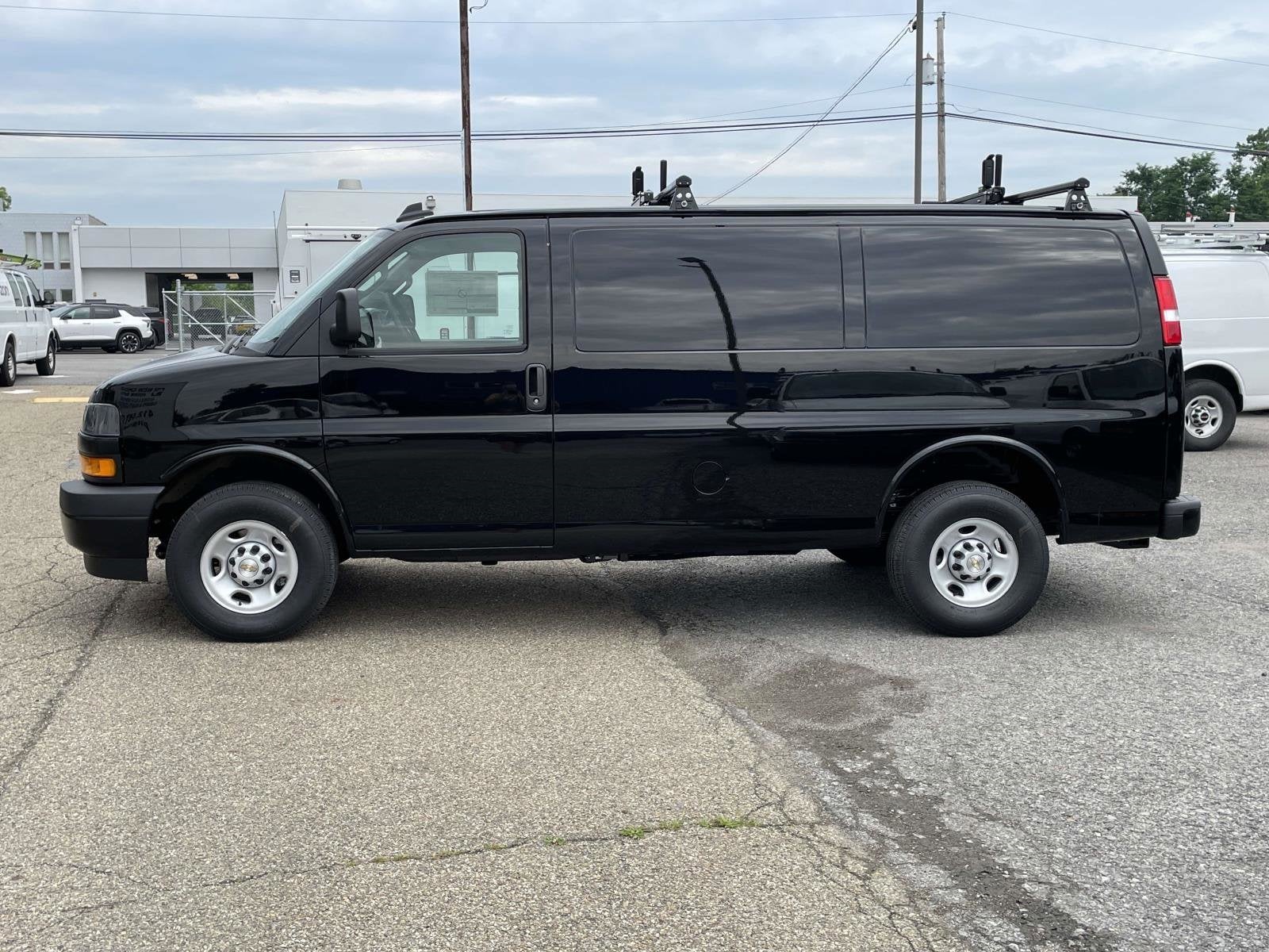 2025 Chevrolet Express Cargo 3500 WT