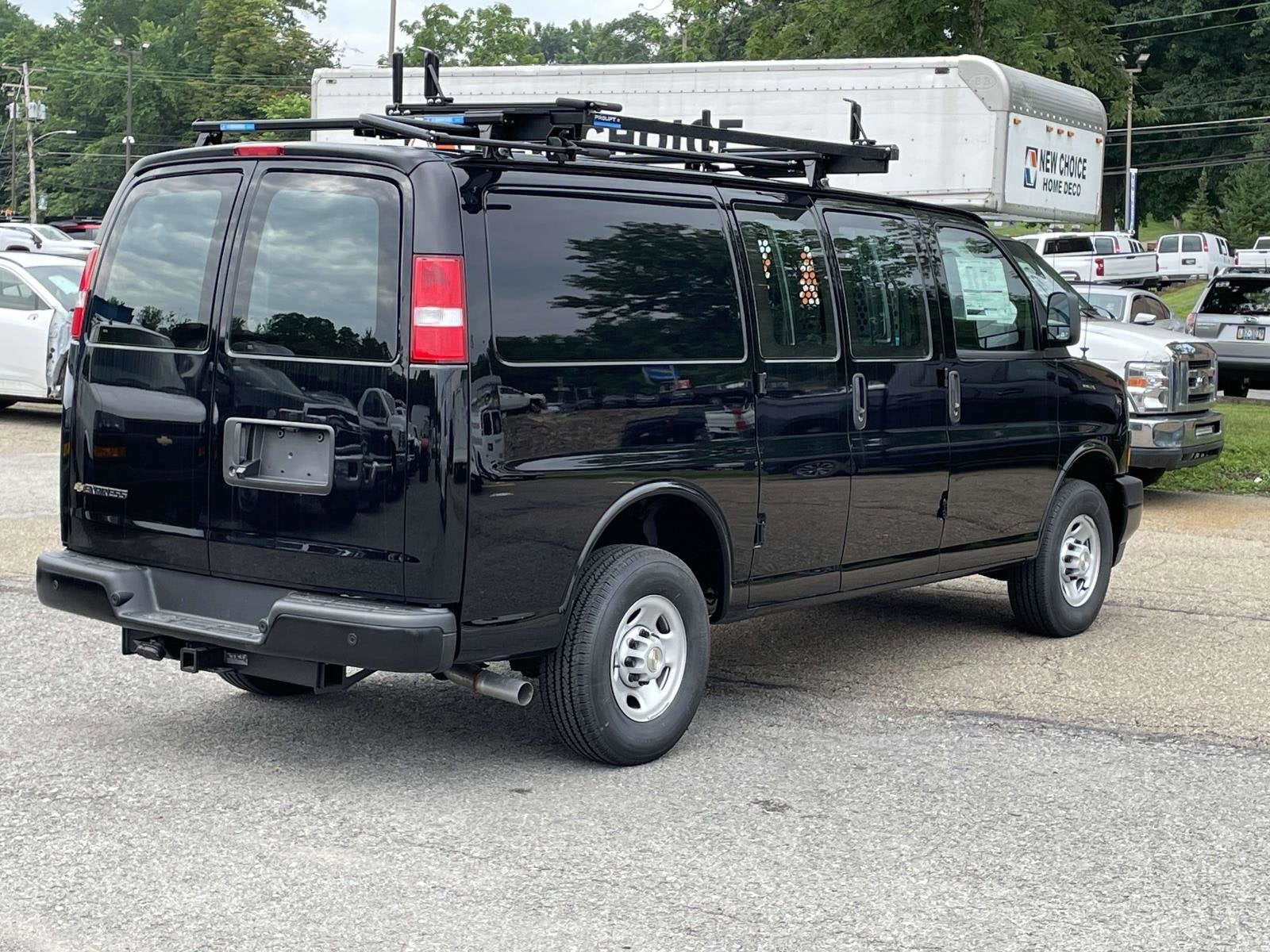 2025 Chevrolet Express Cargo 3500 WT