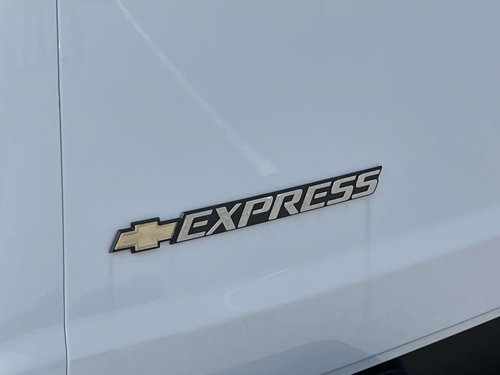 2025 Chevrolet Express Cargo 3500 WT