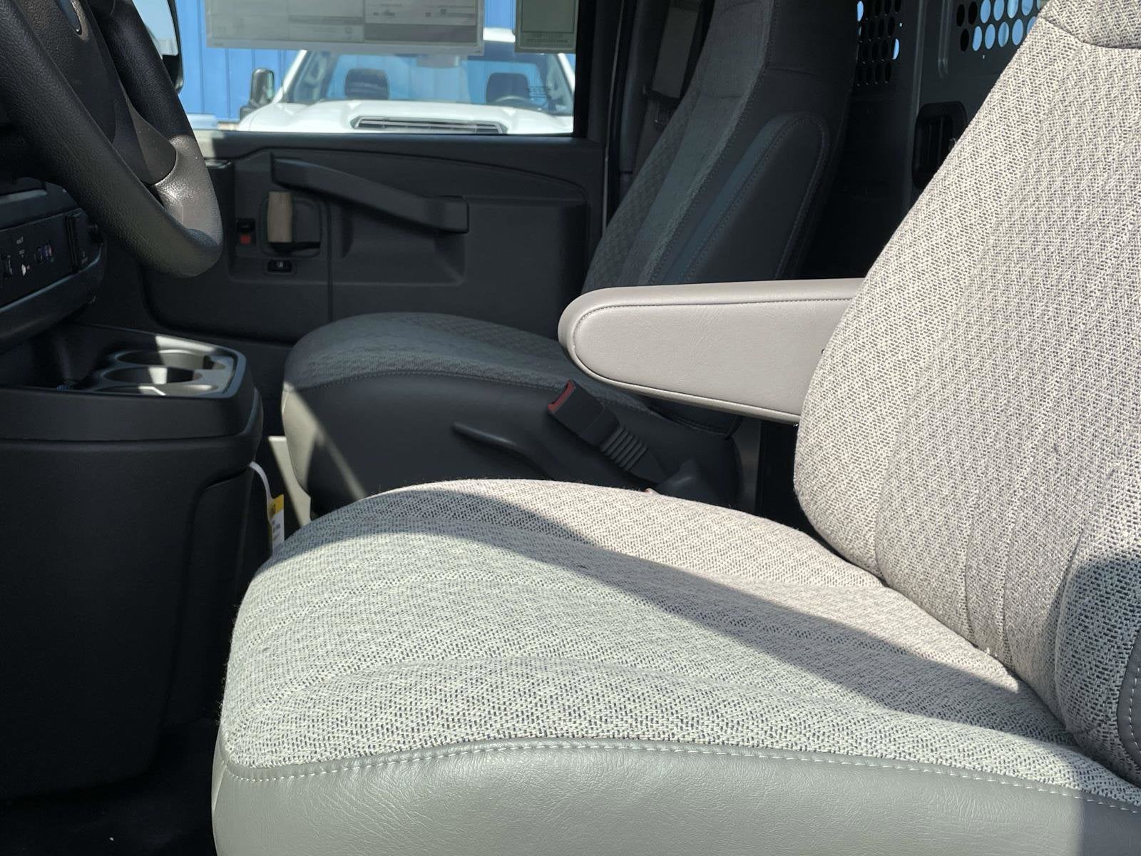 2025 Chevrolet Express Cargo 3500 WT