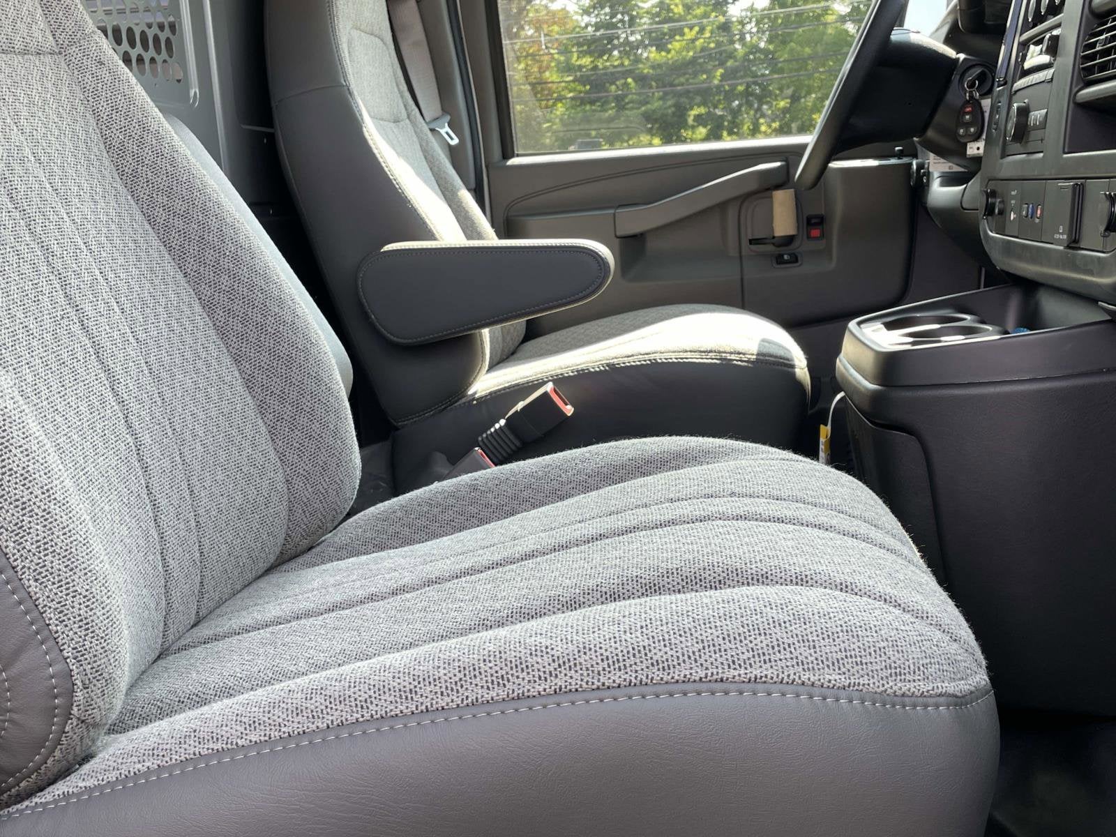 2025 Chevrolet Express Cargo 3500 WT