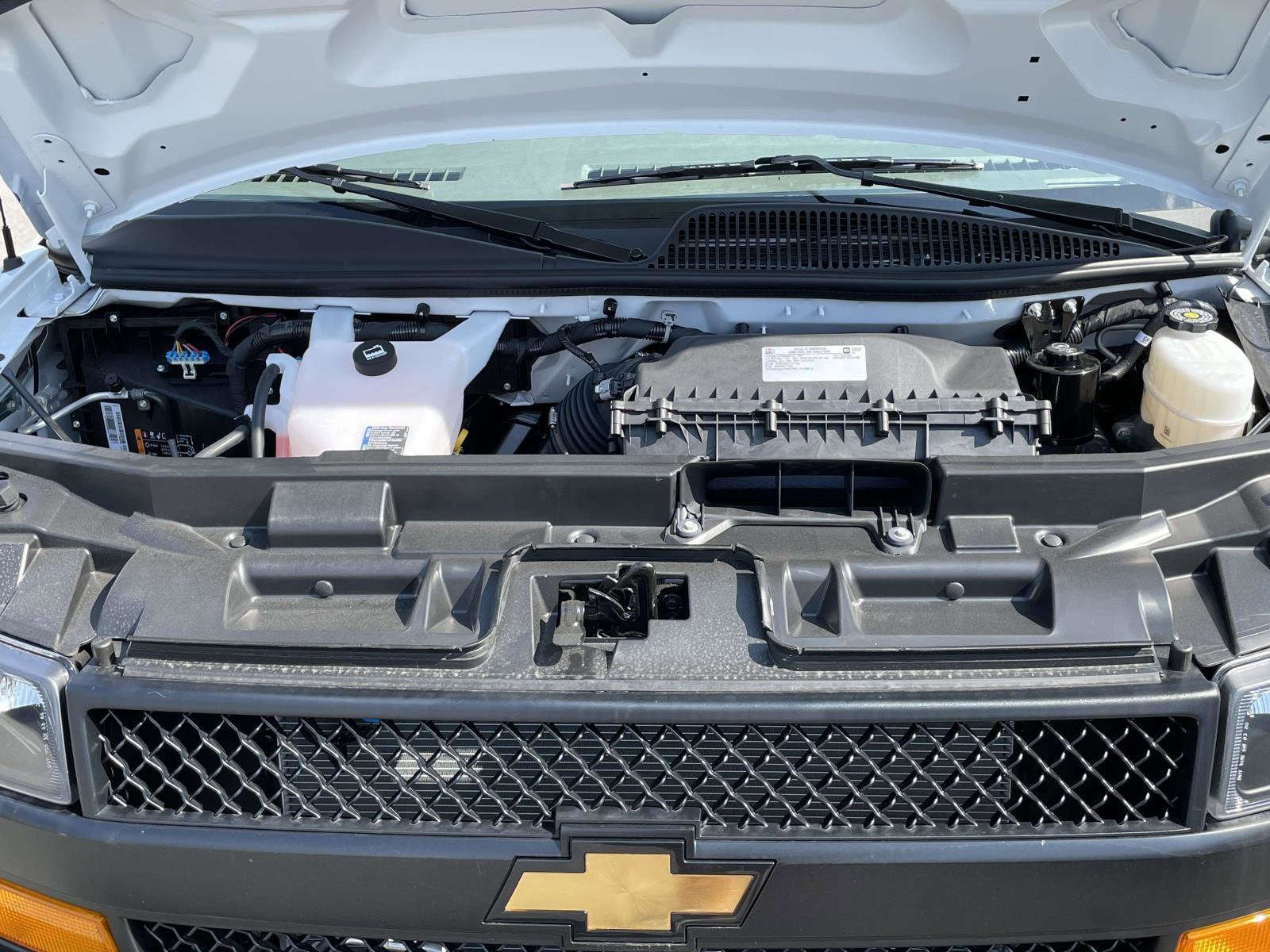 2025 Chevrolet Express Cargo 3500 WT