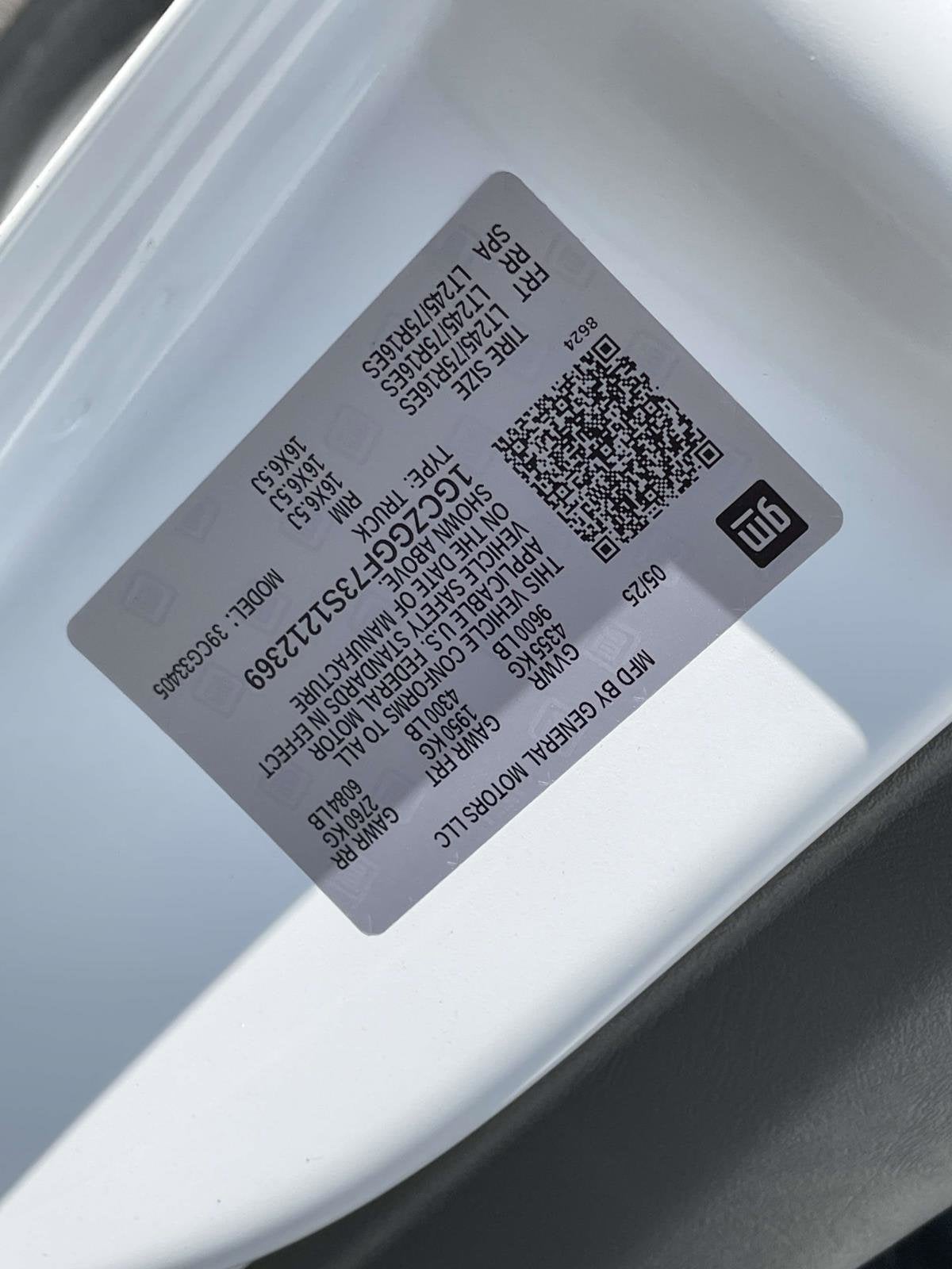 2025 Chevrolet Express Cargo 3500 WT