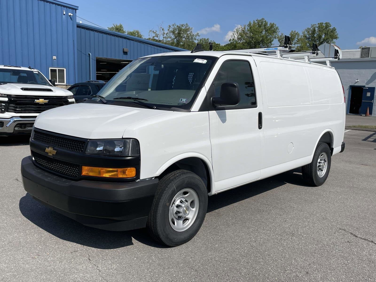 2025 Chevrolet Express Cargo 3500 WT