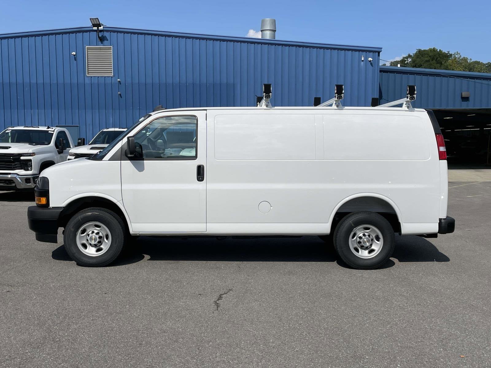 2025 Chevrolet Express Cargo 3500 WT