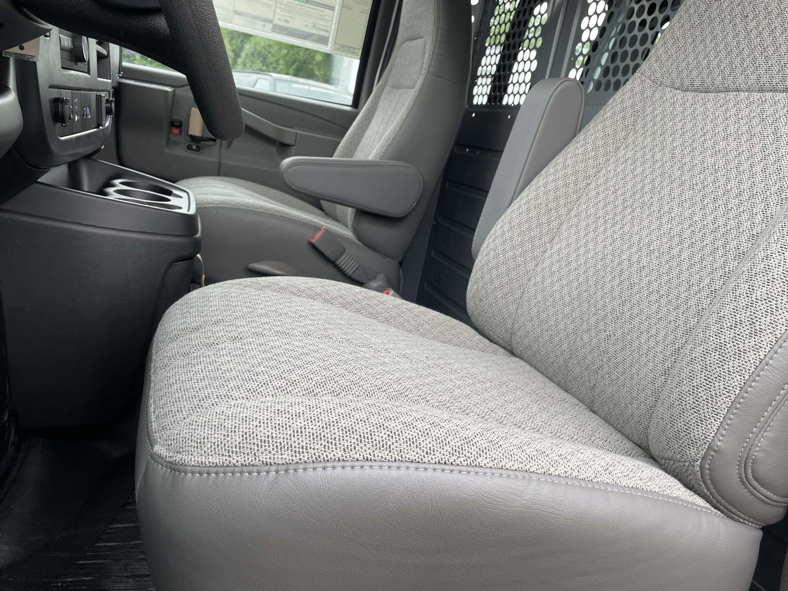 2025 Chevrolet Express Cargo 3500 WT