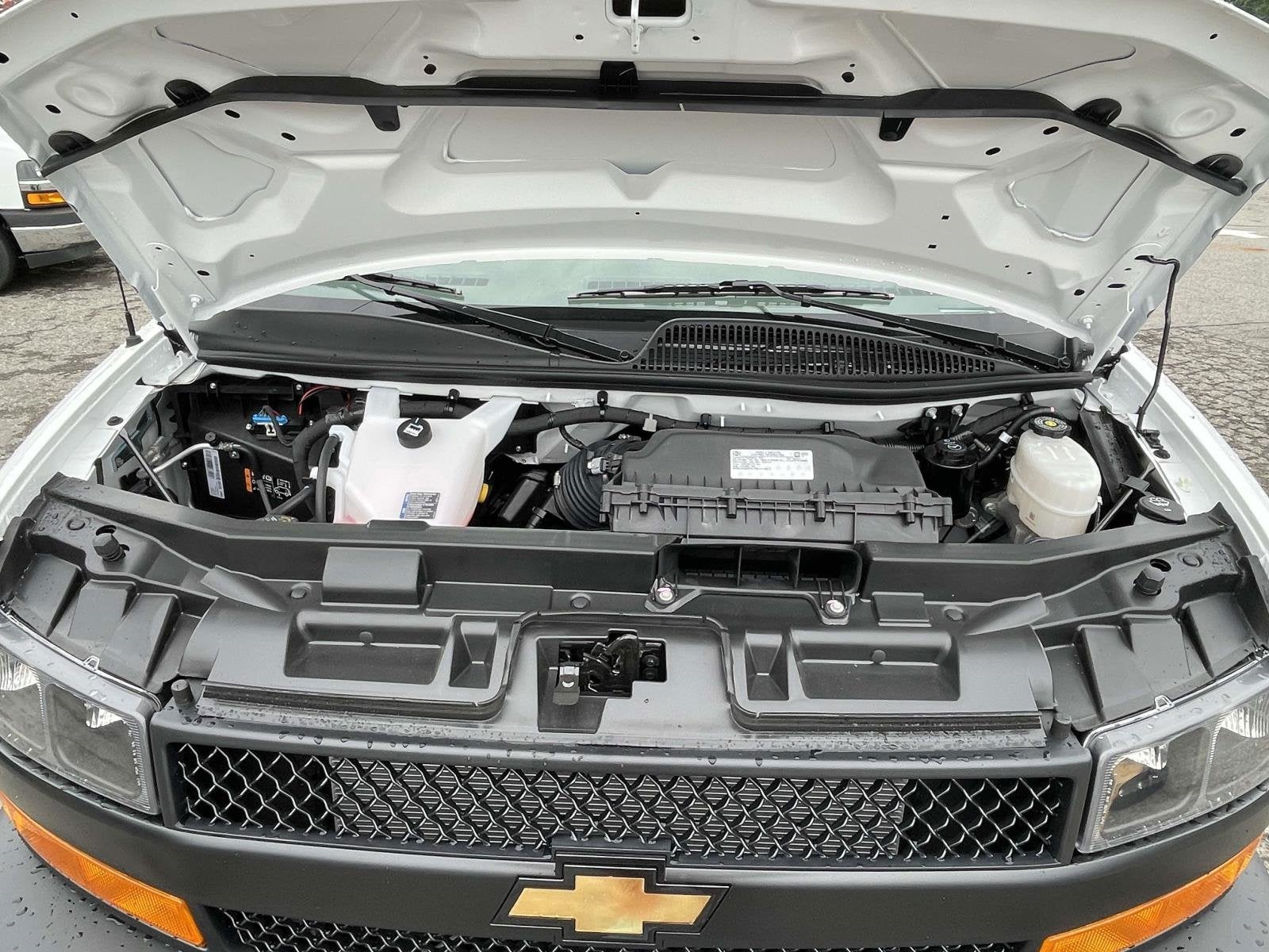 2025 Chevrolet Express Cargo 3500 WT