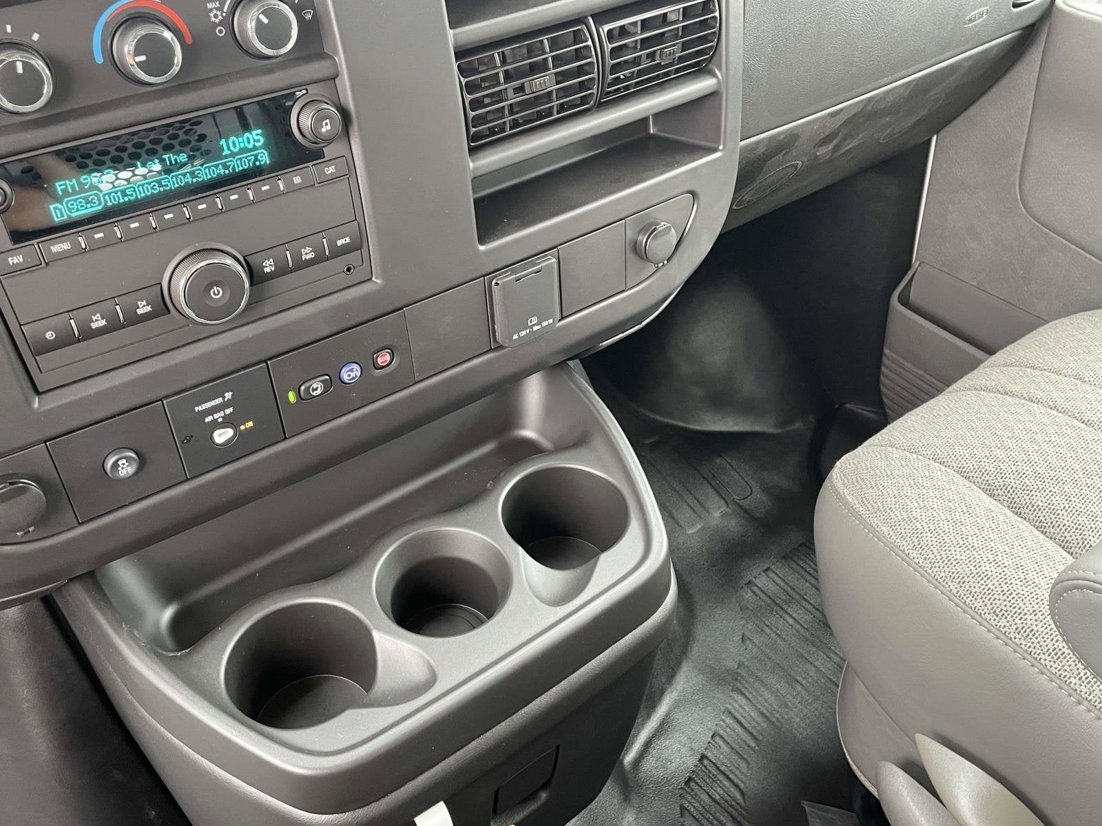 2025 Chevrolet Express Cargo 3500 WT