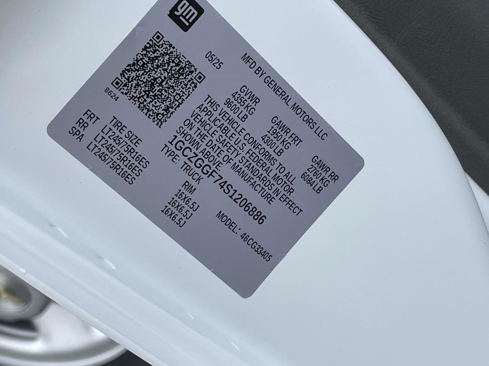 2025 Chevrolet Express Cargo 3500 WT