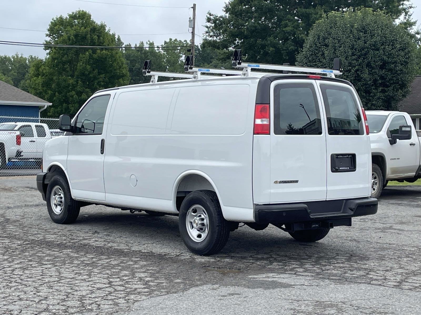 2025 Chevrolet Express Cargo 3500 WT