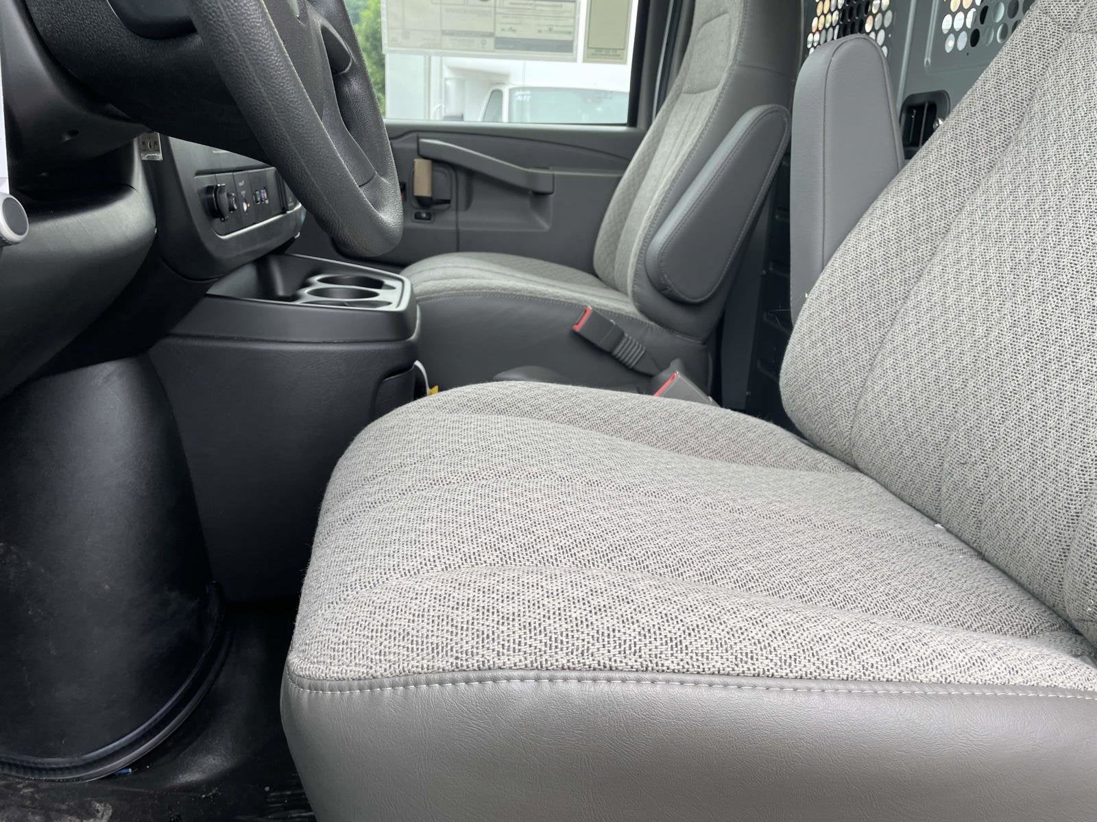 2025 Chevrolet Express Cargo 3500 WT