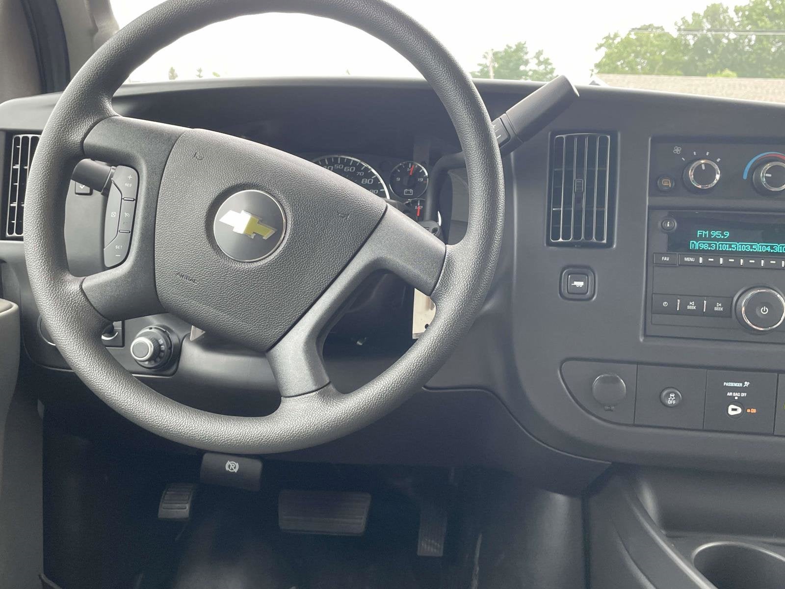 2025 Chevrolet Express Cargo 3500 WT