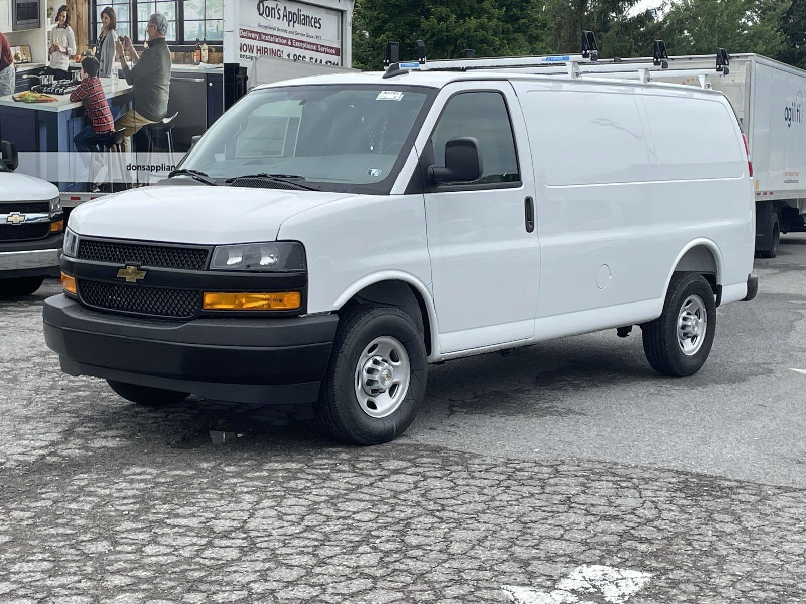 2025 Chevrolet Express Cargo 3500 WT