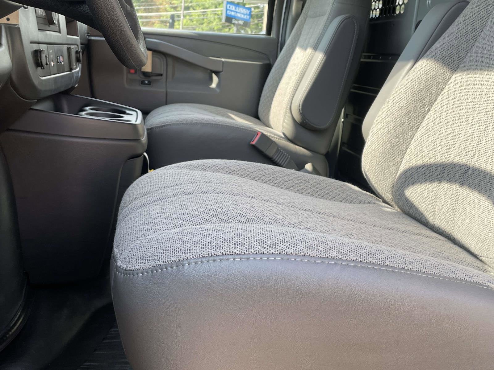 2025 Chevrolet Express Cargo 3500 WT